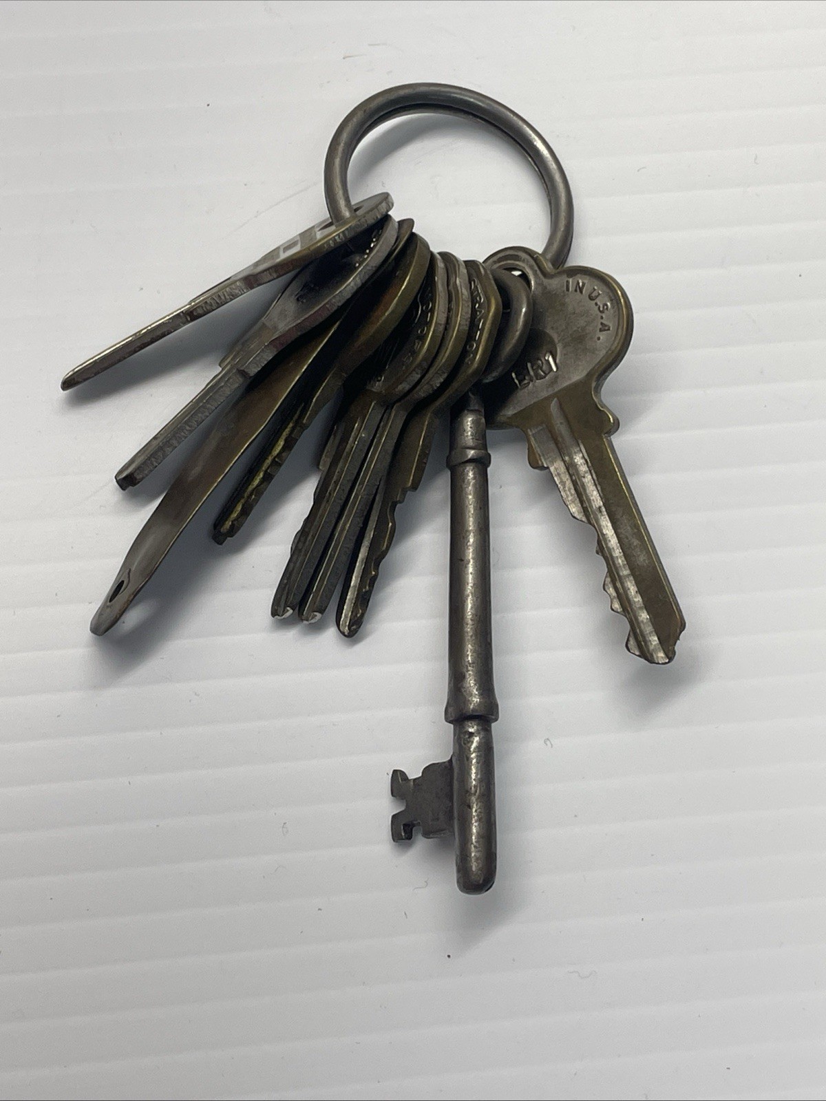 Lot of Vintage Keys Automobile GM Yale Skeleton Brass Key Tag Kentucky MH JD