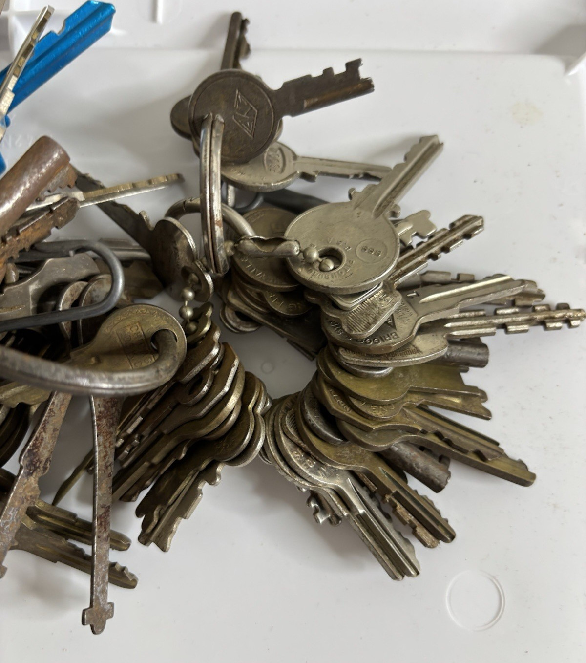 Mixed Lot of Vintage Antique Collectible Skeleton Keys Cut