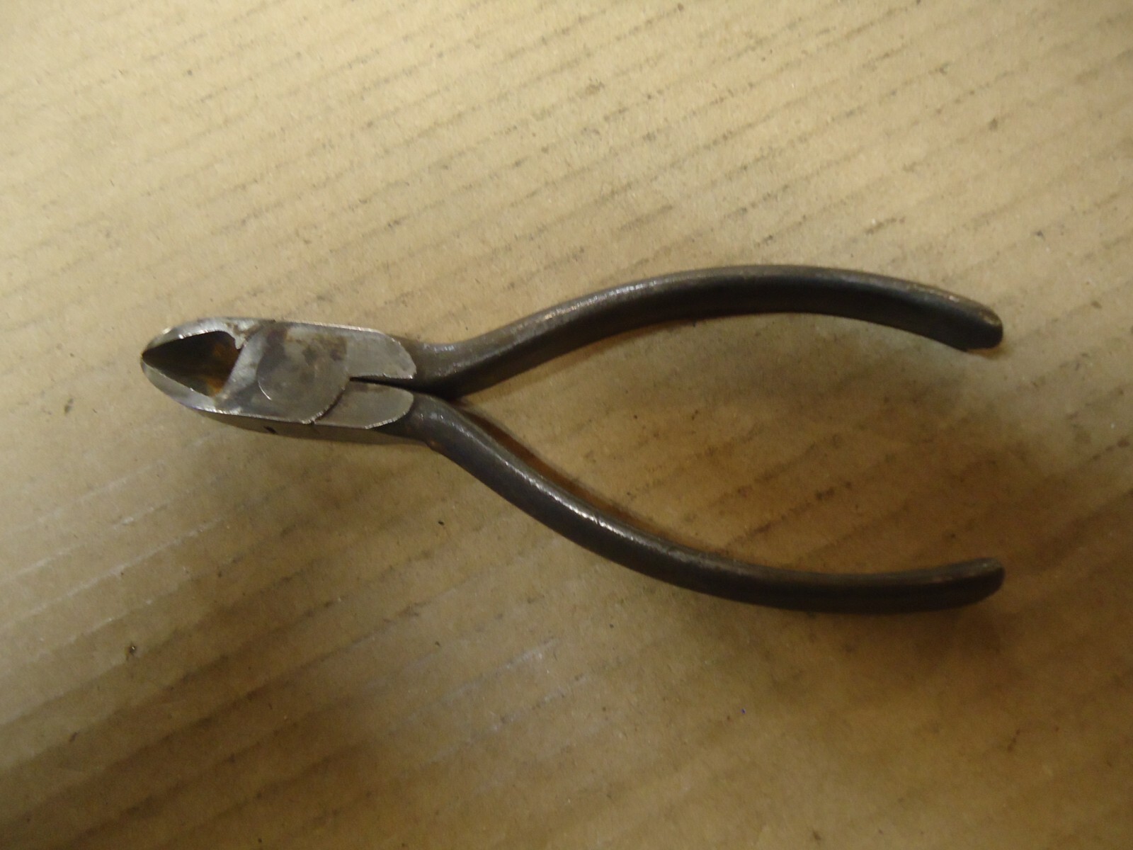 Vintage 4 1/2″ Diagonal Side Cutter Pliers with Rubberized Jaws USA