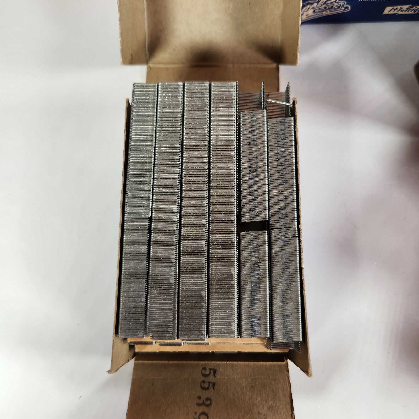 Vintage Markwell RHL Carbon Steel Staples 3/8″ Legs Divergent Points Lot Of 2