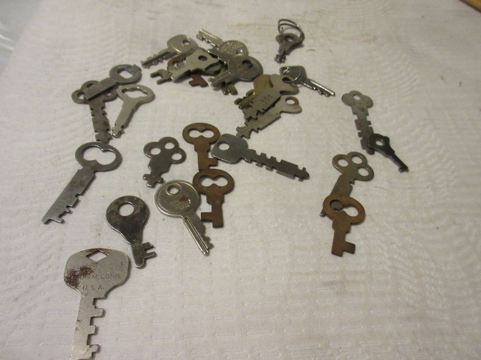 Lot Of 28 Vintage Old Antique Flat Steel Iron Skeleton Keys