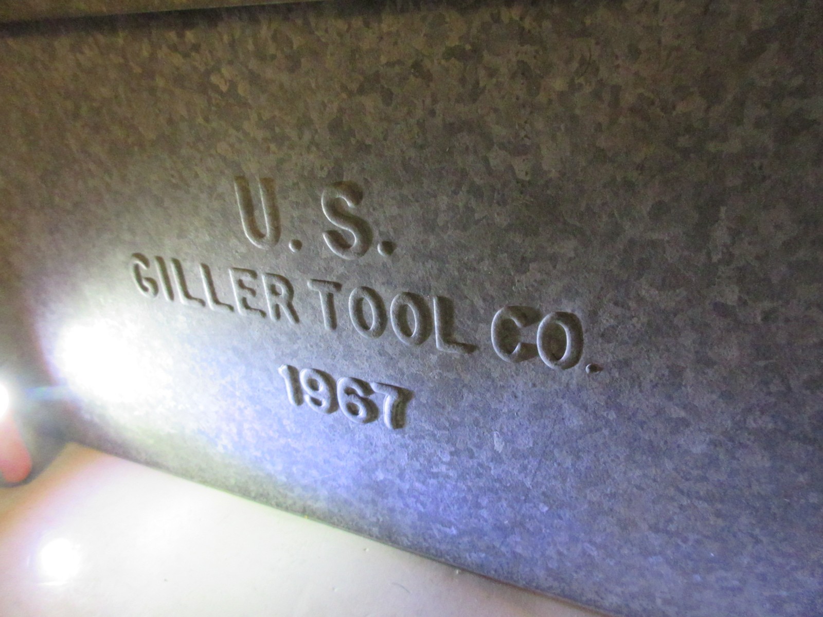 Vintage US GILLER TOOL CO Metal Tool Box 1967 22″x8″x7″ VERY HEAVY