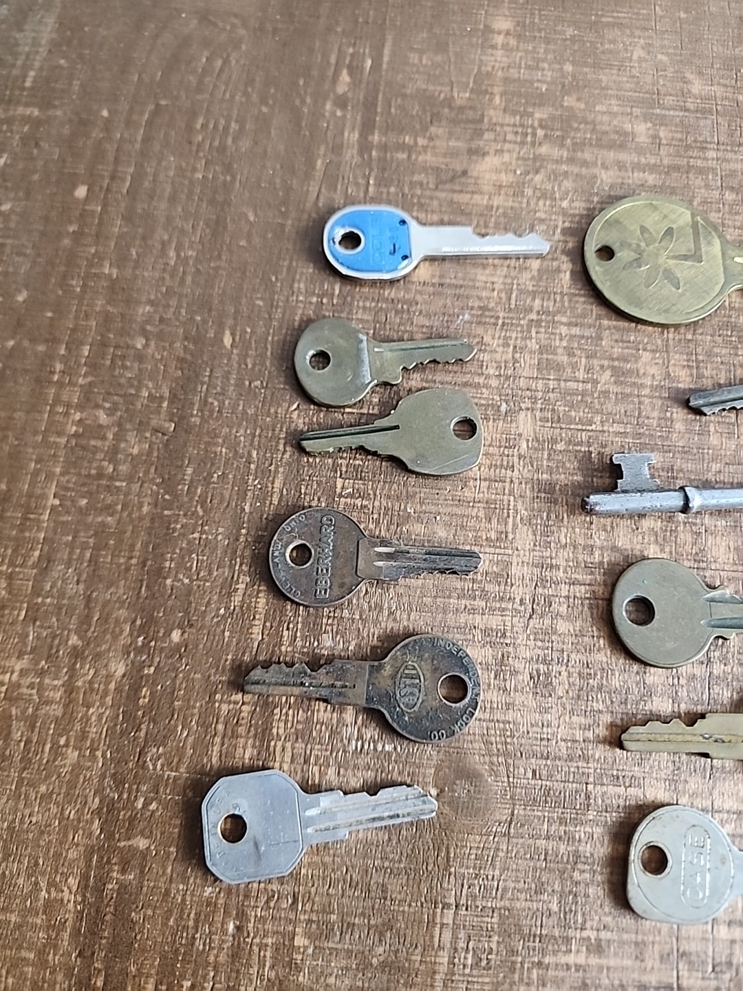 Lot Of 25 Small Vintage Keys Maybe for Luggage or other Cases Mixed Lot