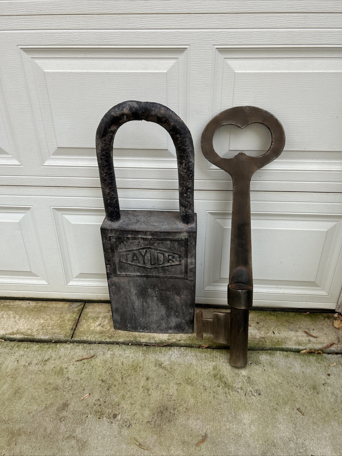 Taylor Lock & Key Vintage Americana Advertising promotional Store Display 34.5”