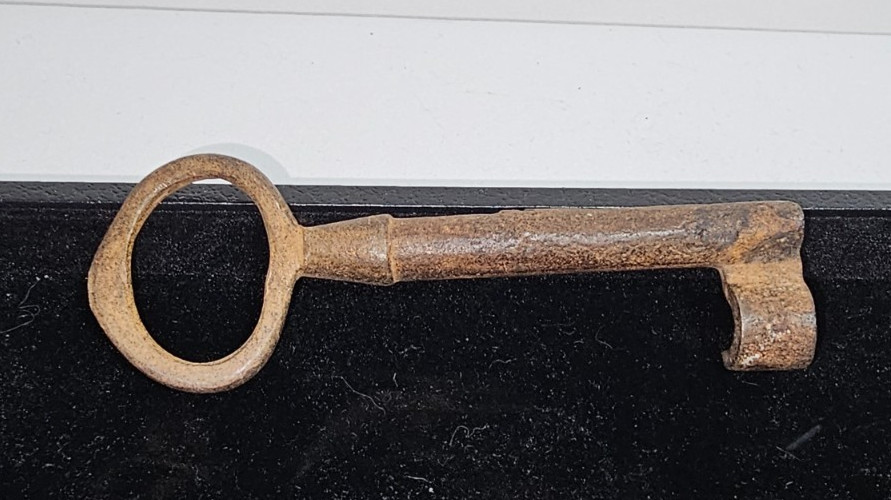 Antique Iron Skeleton Jail/Jailer/ House Key Hand Forged? 4″ Victorian