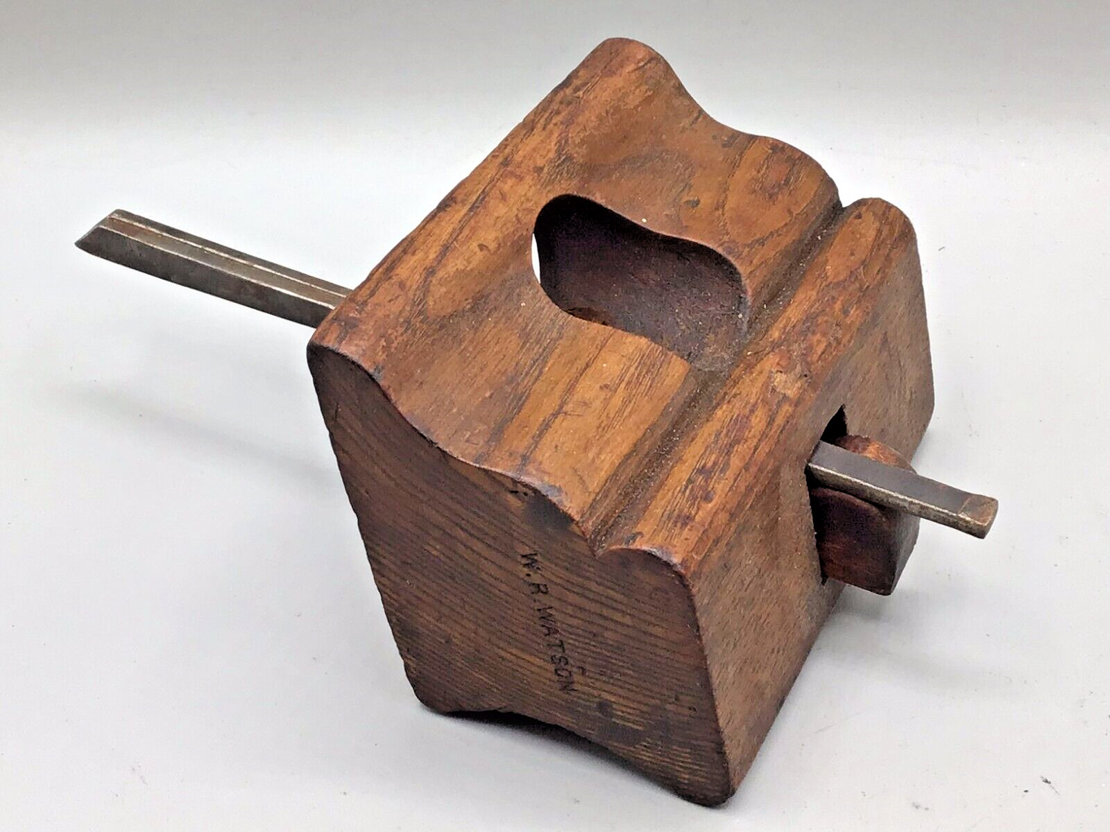 Antique signed W R Watson wooden plane 4 1/8″ x 6 3/4″ x 2 1/2″