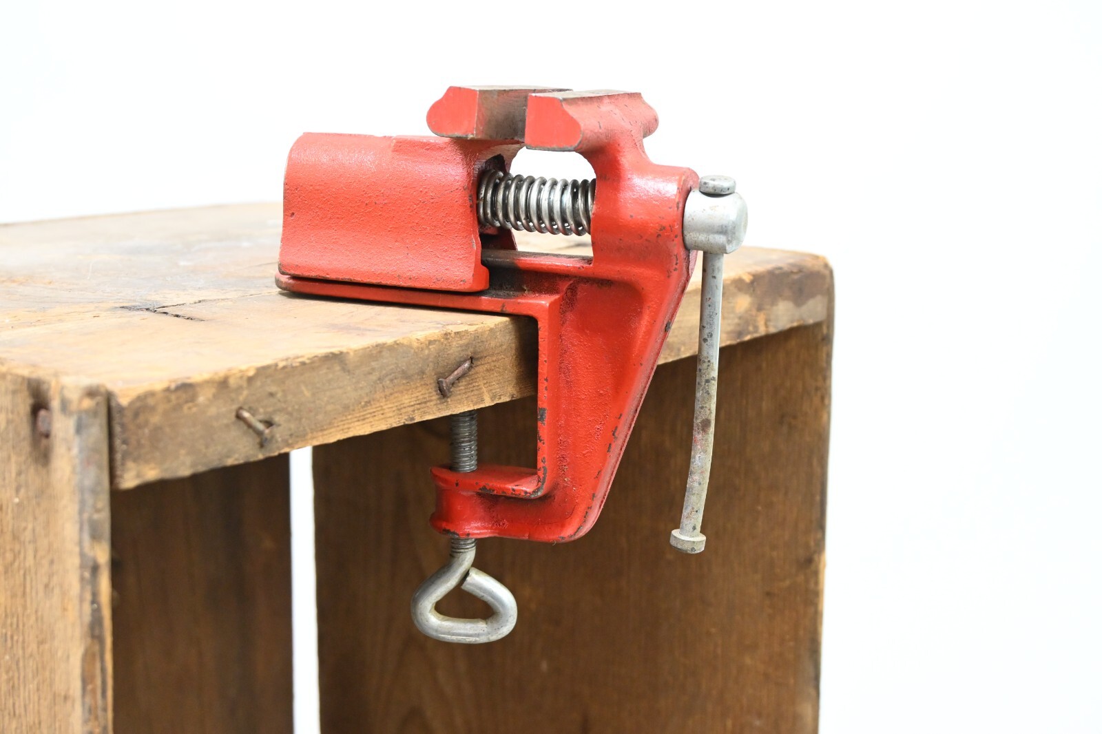 Small Vintage Red Bench Vise Jewelers Watchmakers Engravers Vise 2 5/8″Jaws