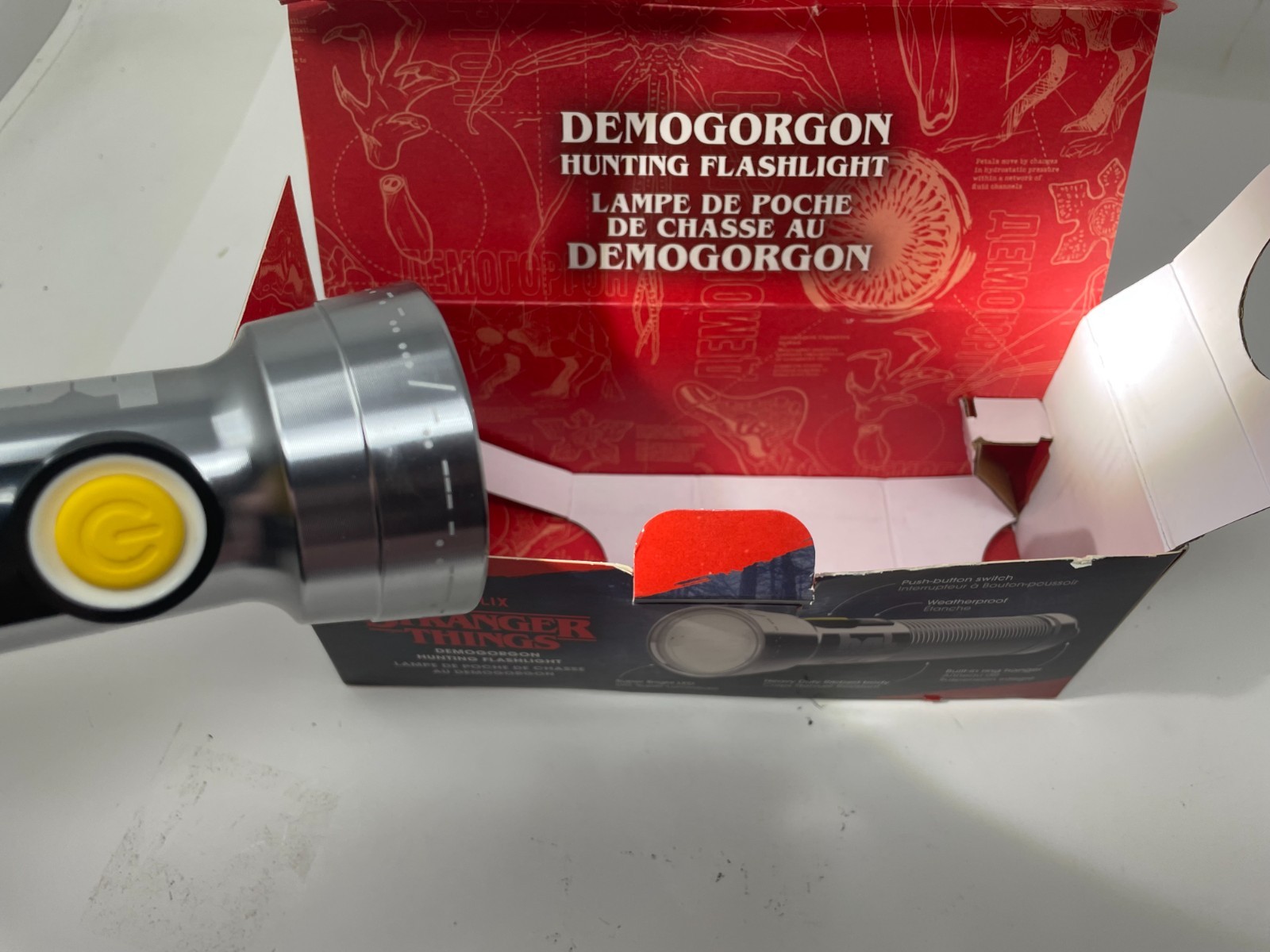 NETFLIX Stranger Things DEMOGORGON Hunting Flashlight Energizer 150 Lumen New!