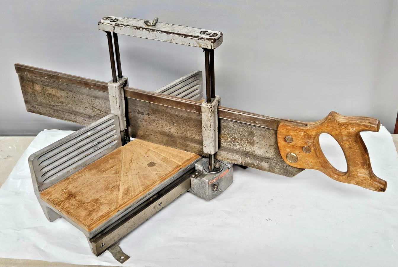 Vintage Sears Craftsman Model 881.100 Manual Miter Box and 24″ Saw