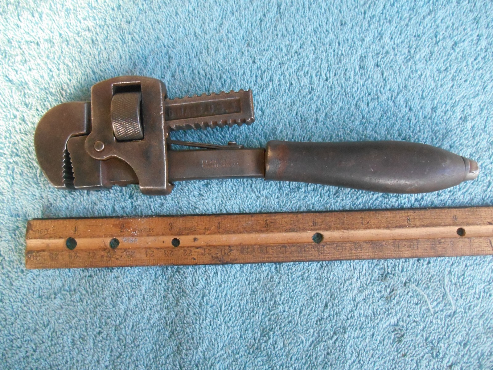 ANTIQUE F.E. WELLS & SON CO. USA 10″ ADJUSTABLE PIPE WRENCH #10