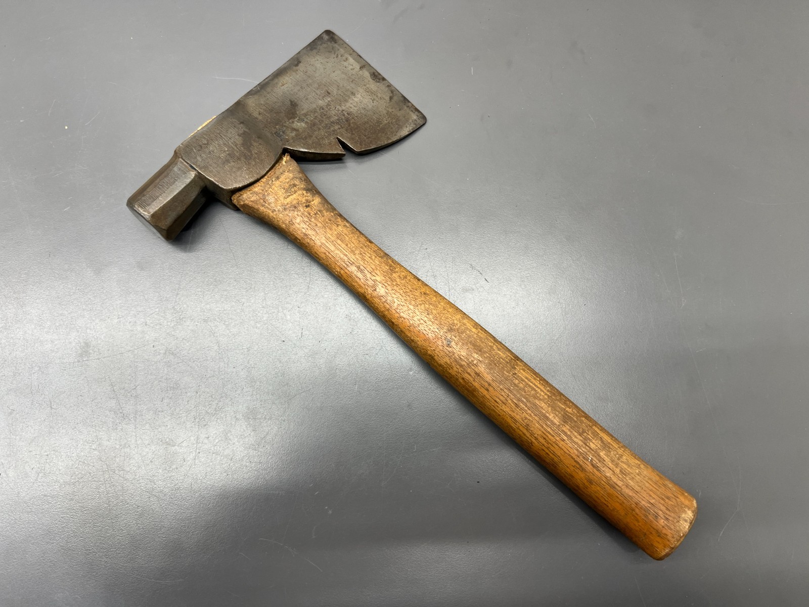 (H1) RARE VINTAGE H-P TOOL CO HATCHET HAMMER AXE ROOFING DRYWALL – VGC – USA