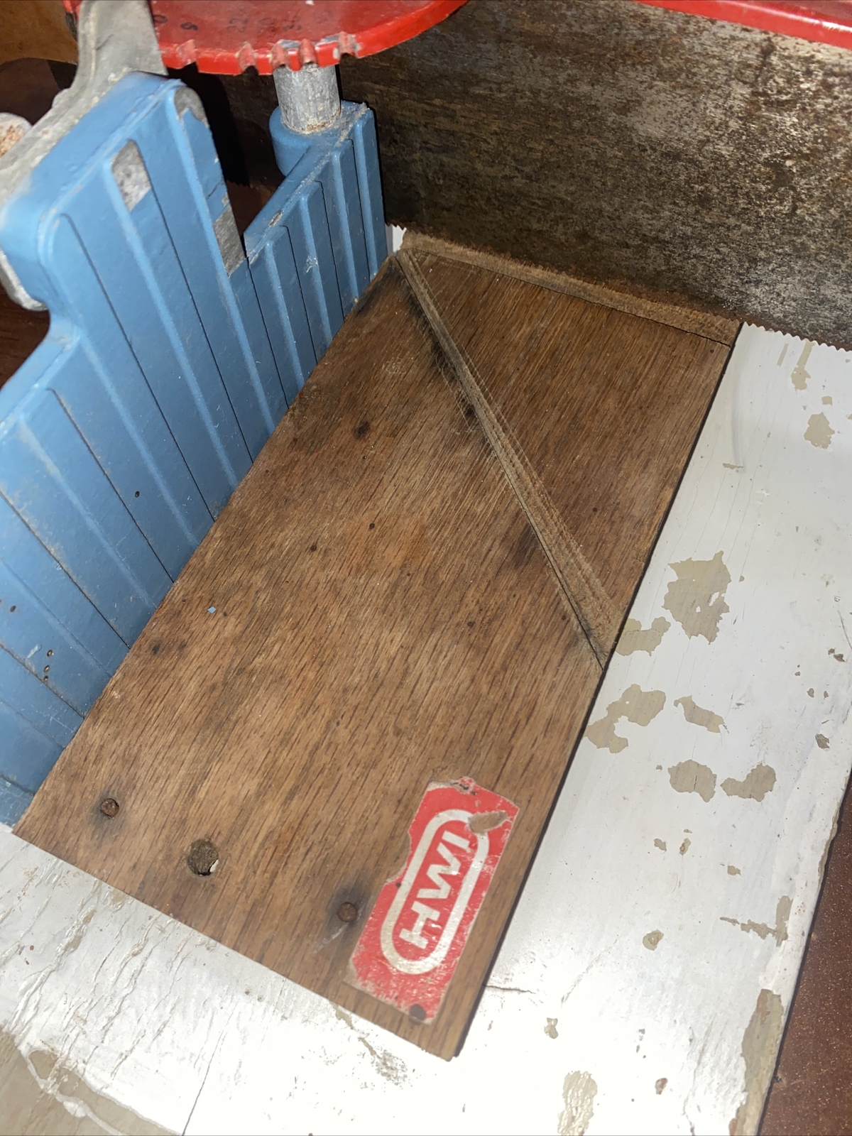 Vintage HWI MITER BOX AND Warranted Superior SAW