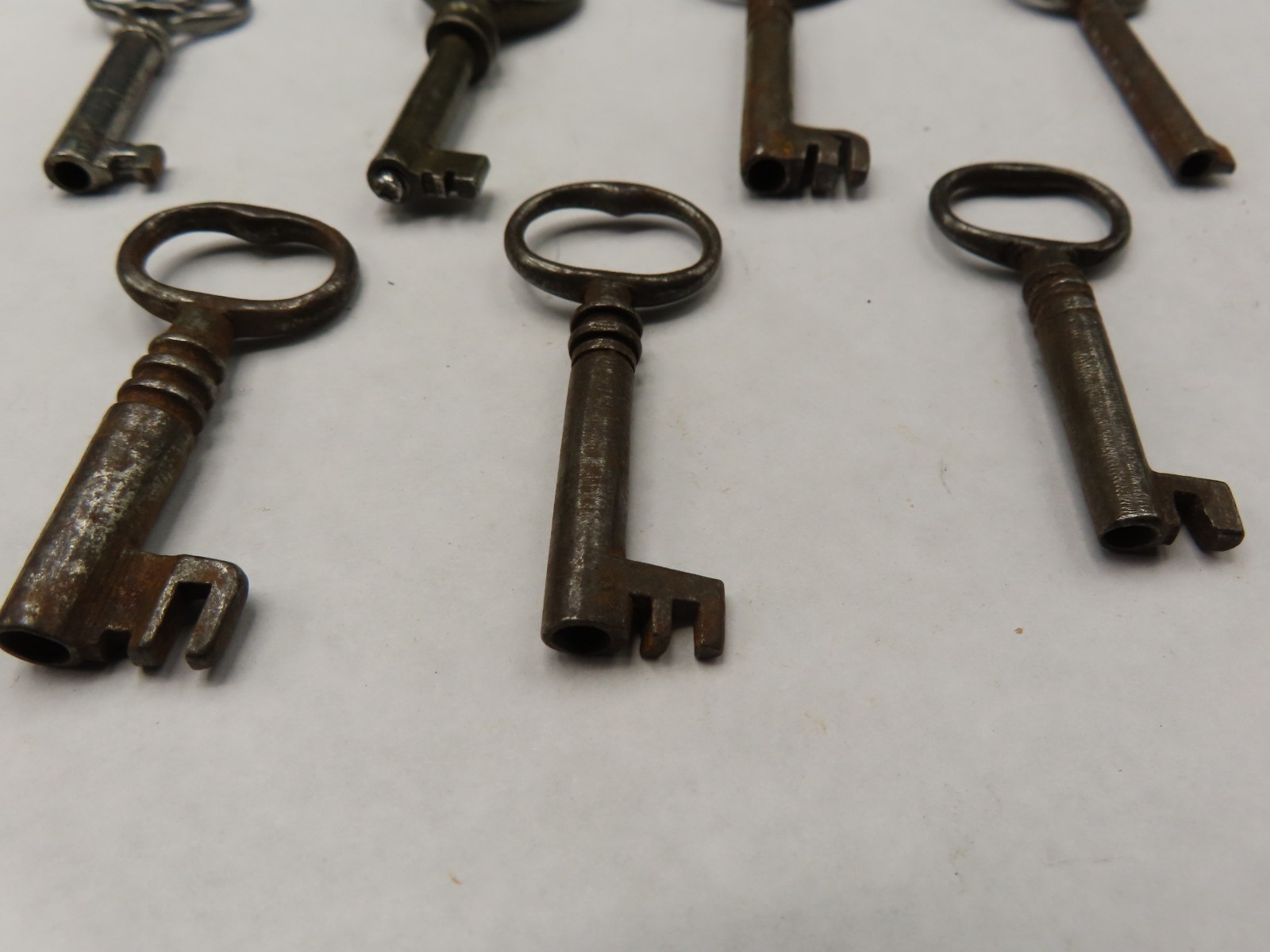 LOT OF 10 ANTIQUE OPEN BARREL CABINET DRAWER KEYS 1-1/4 “- 2-1/4” IN LENGTH