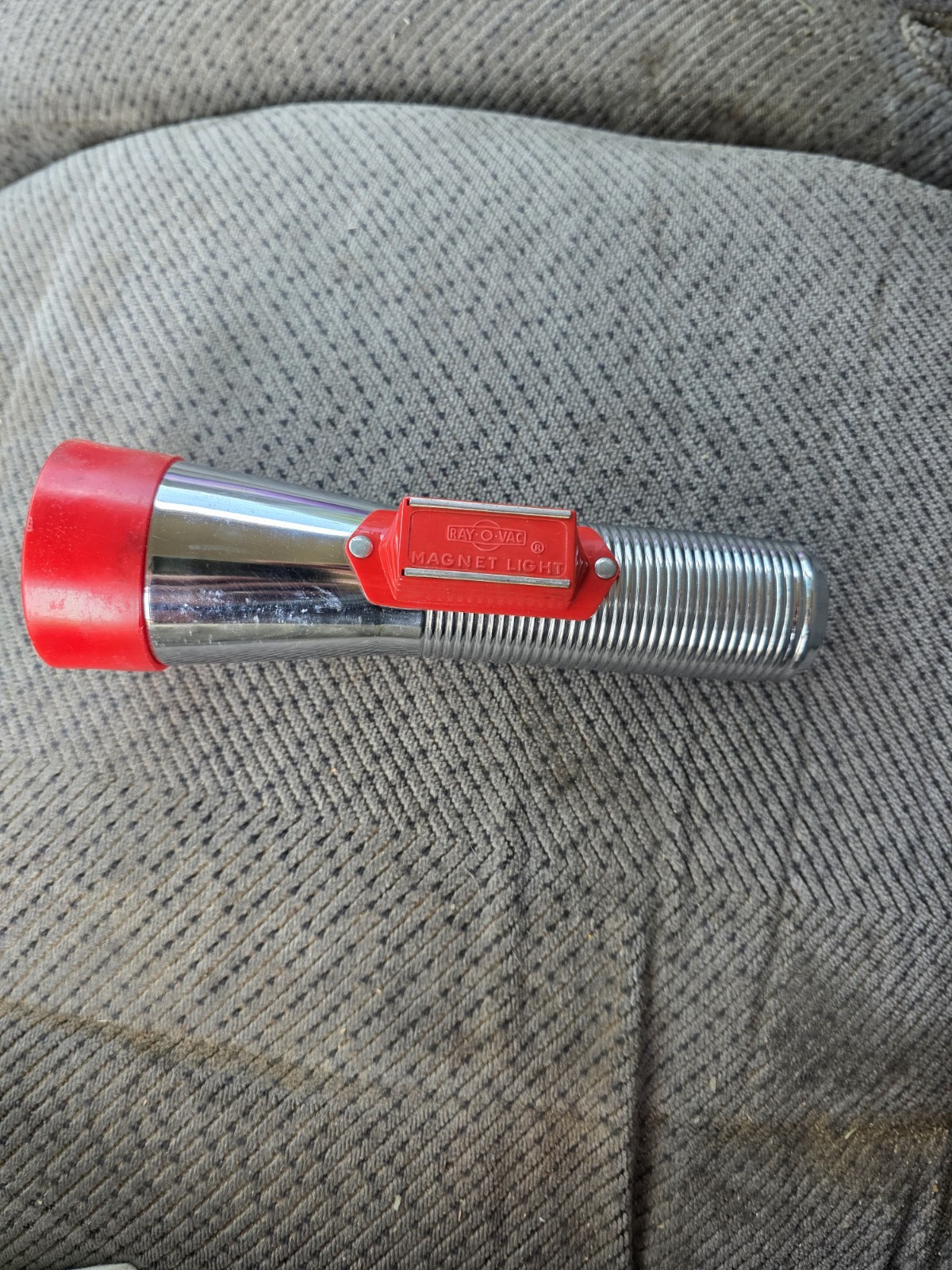Vintage RAYOVAC Metal USA 2-D Cell Flashlight With Bulb (1960s-1970s) Works!