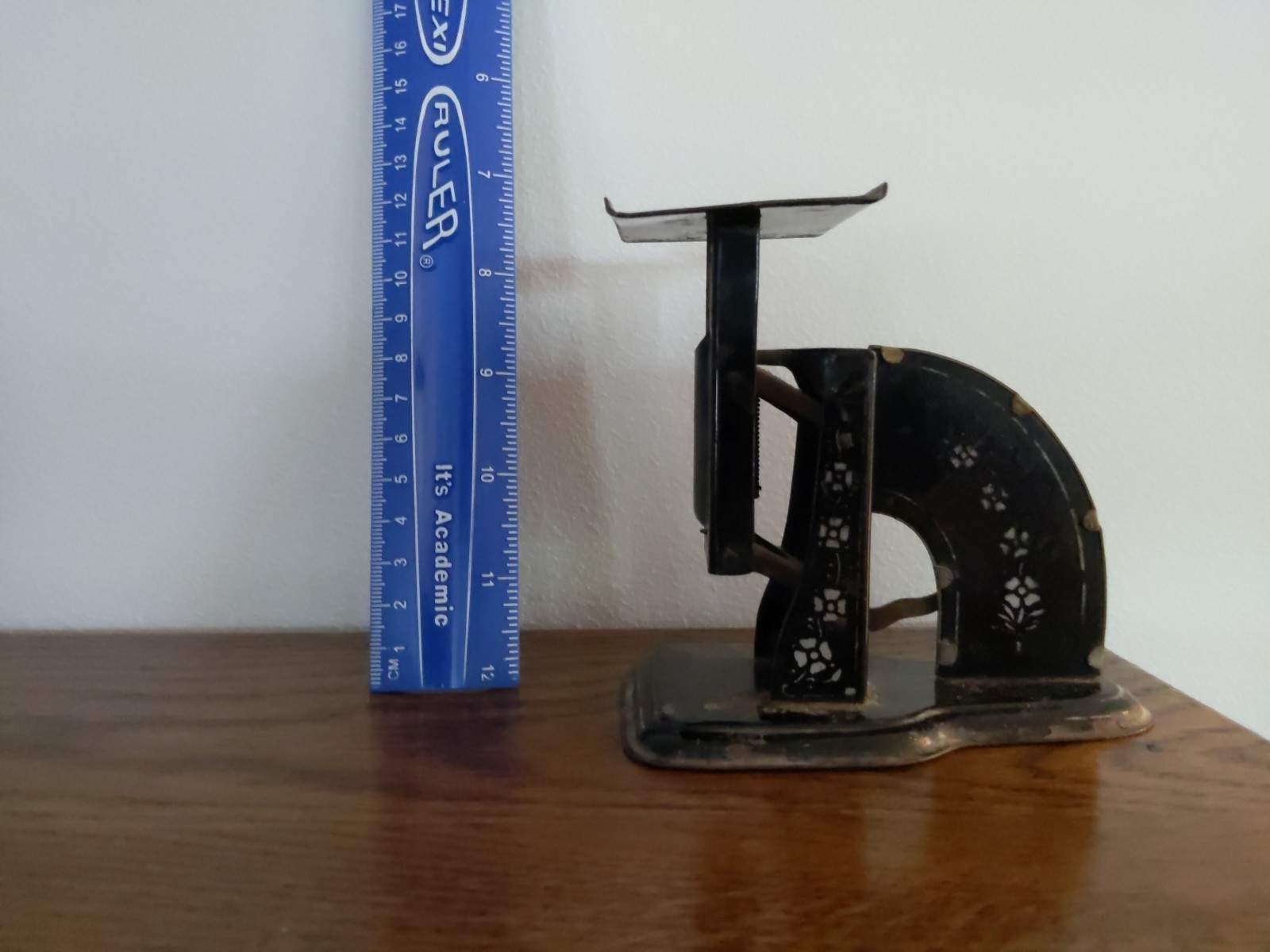 Small antique The Gem Postal Scale Pat. 1904 black with white flowers 8.25″ tall