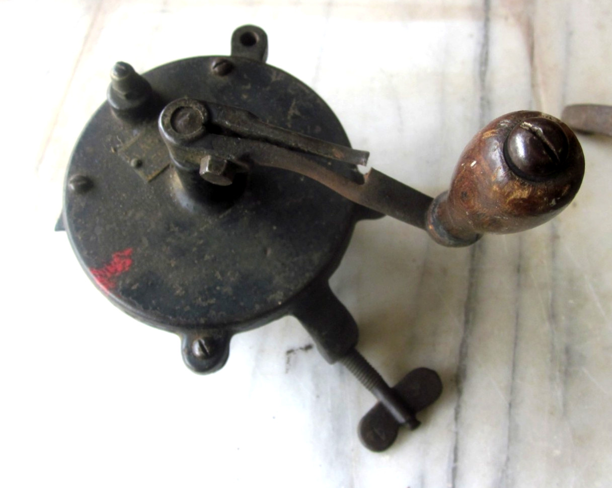 Antique Lakeside Hand Crank Vintage Bench Grip Grinder w/ 4” Spinning Wheel