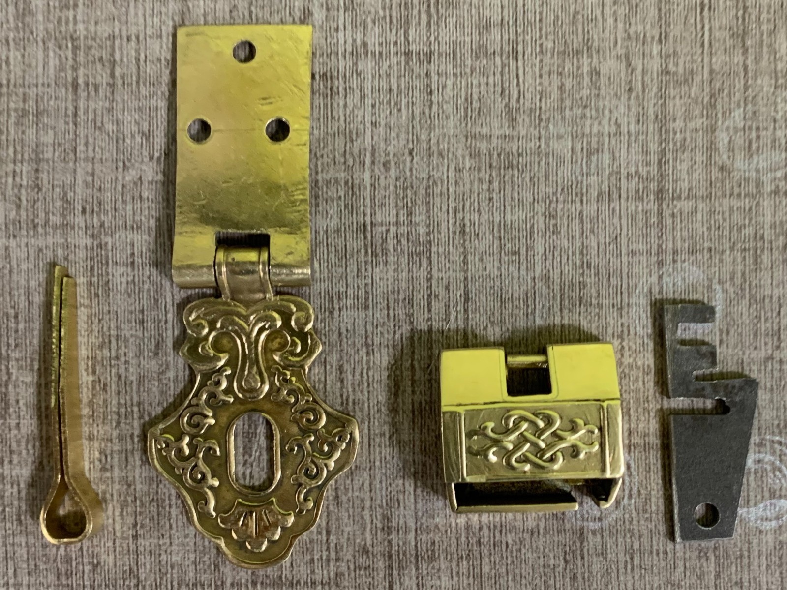 Collectable Mongolian traditional Lock with 1 set of Keys with Latch, Small