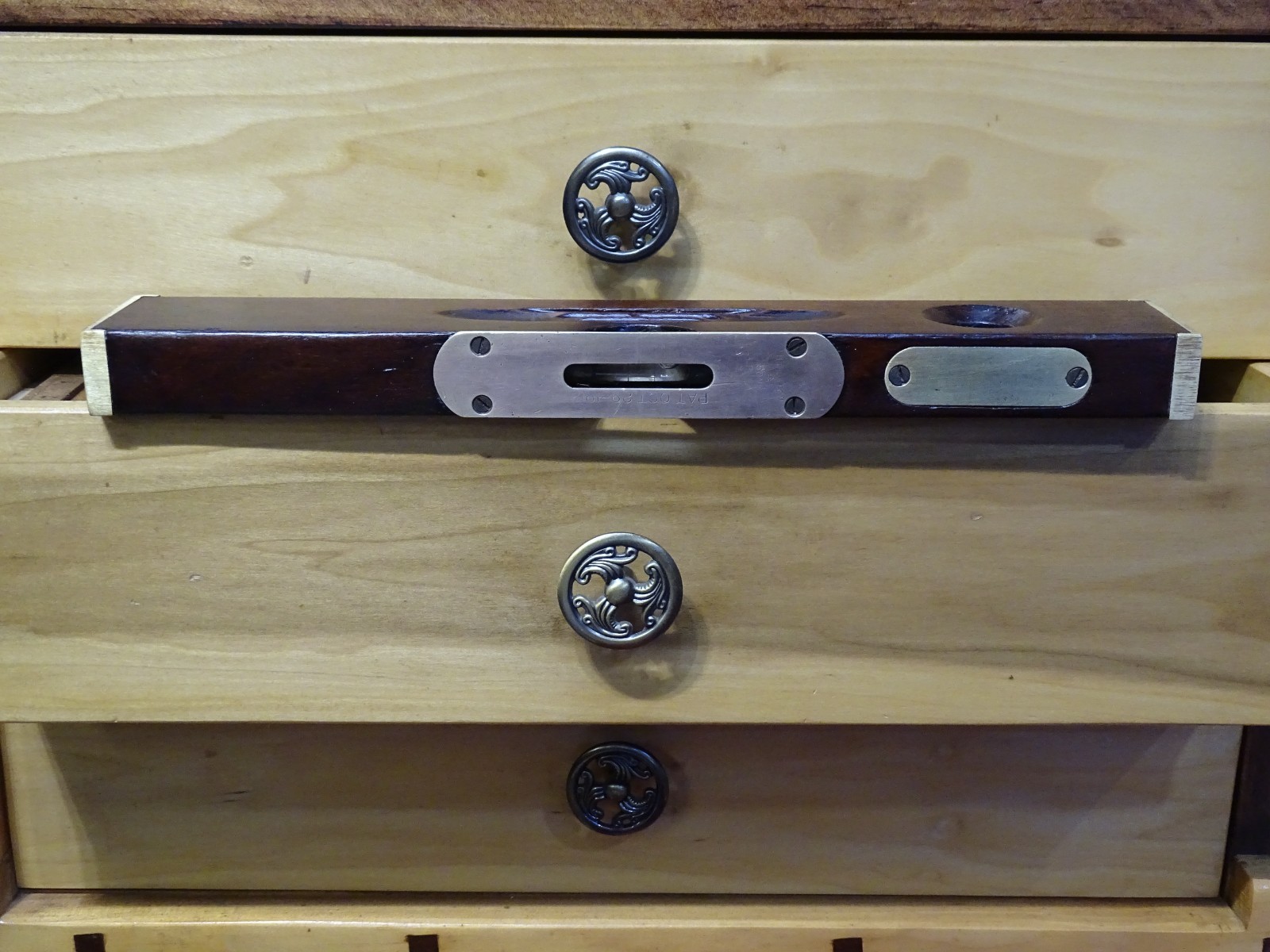 Beautiful Small Stock 12″ H. Disston & Sons Mahogany Adjustable Level & Plumb