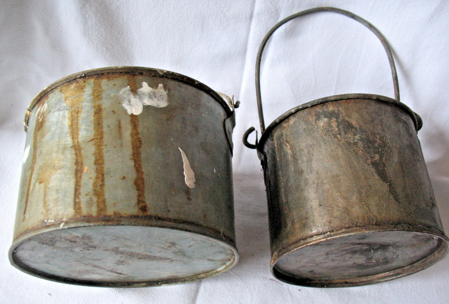 Pair old vintage Painter Decorators Metal Paint Pot Kettles with carry handles