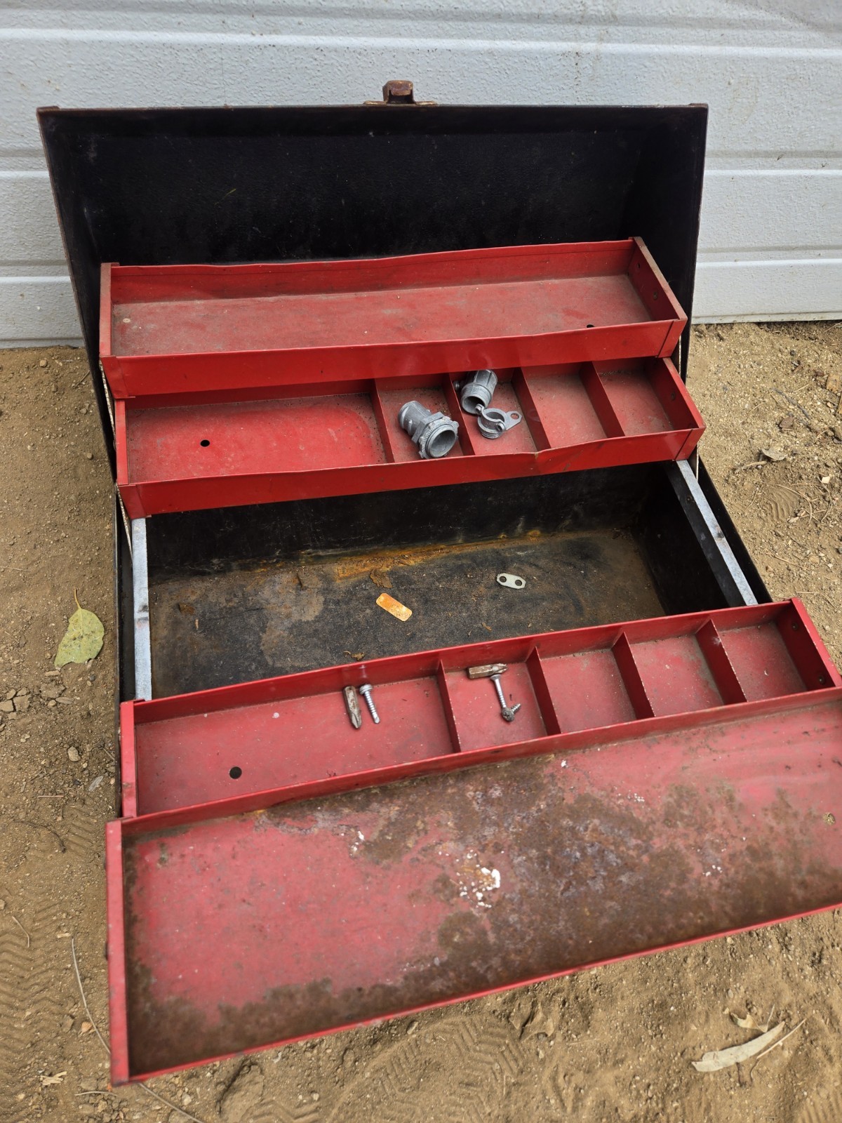 Los Angeles CA Lumidor Vintage 20-inch Toolbox with Expandable Inner Trays USA