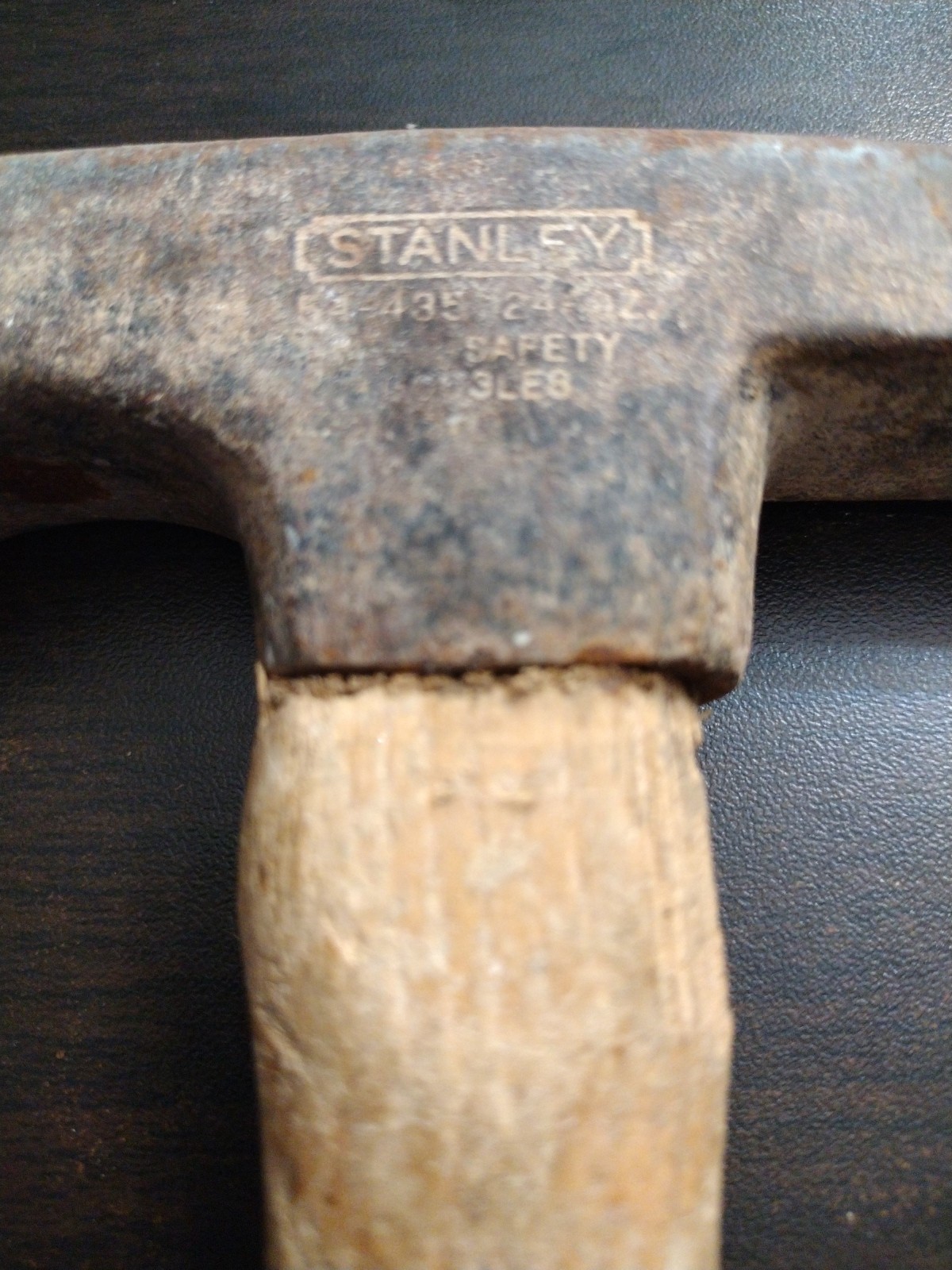 Vintage STANLEY No.435 24 oz Brick Mason Hammer 11″ Long