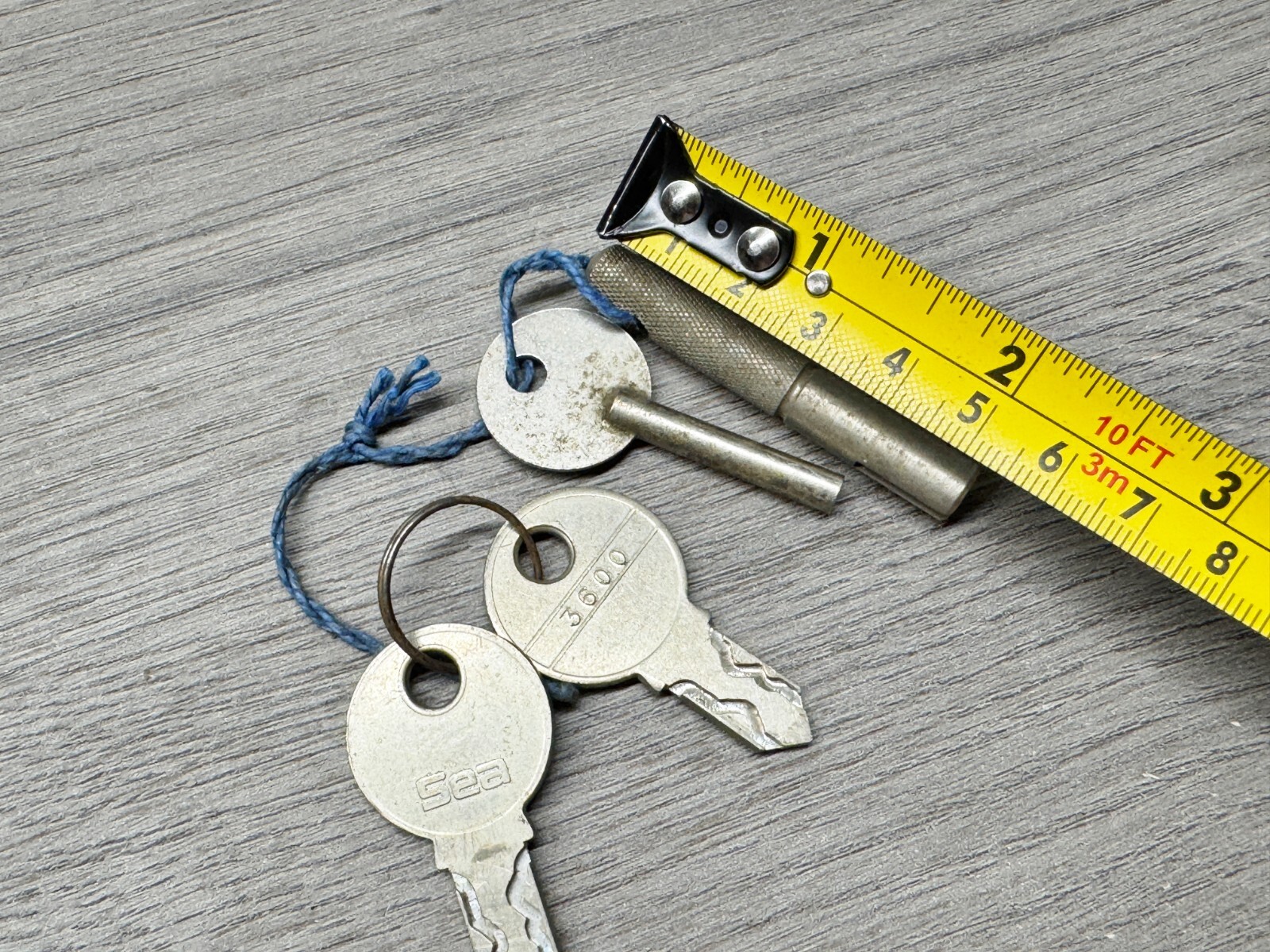 VINTAGE SET OF KEYS A SEA KEY – 3600 CARRIAGE CLOCK AND A UNKNOWN ODD KEY