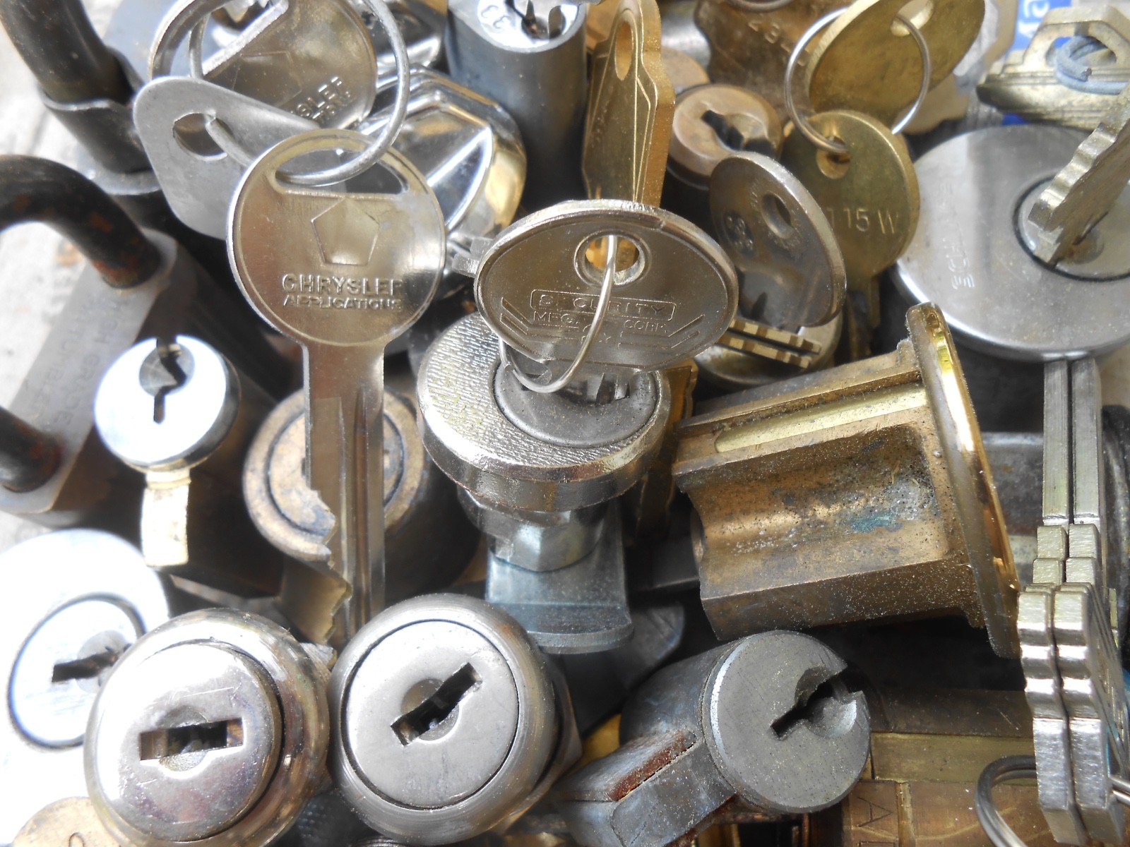 8.1 Lbs mix lot of Locks, cylinders, cam locks, parts, etc…Locksport