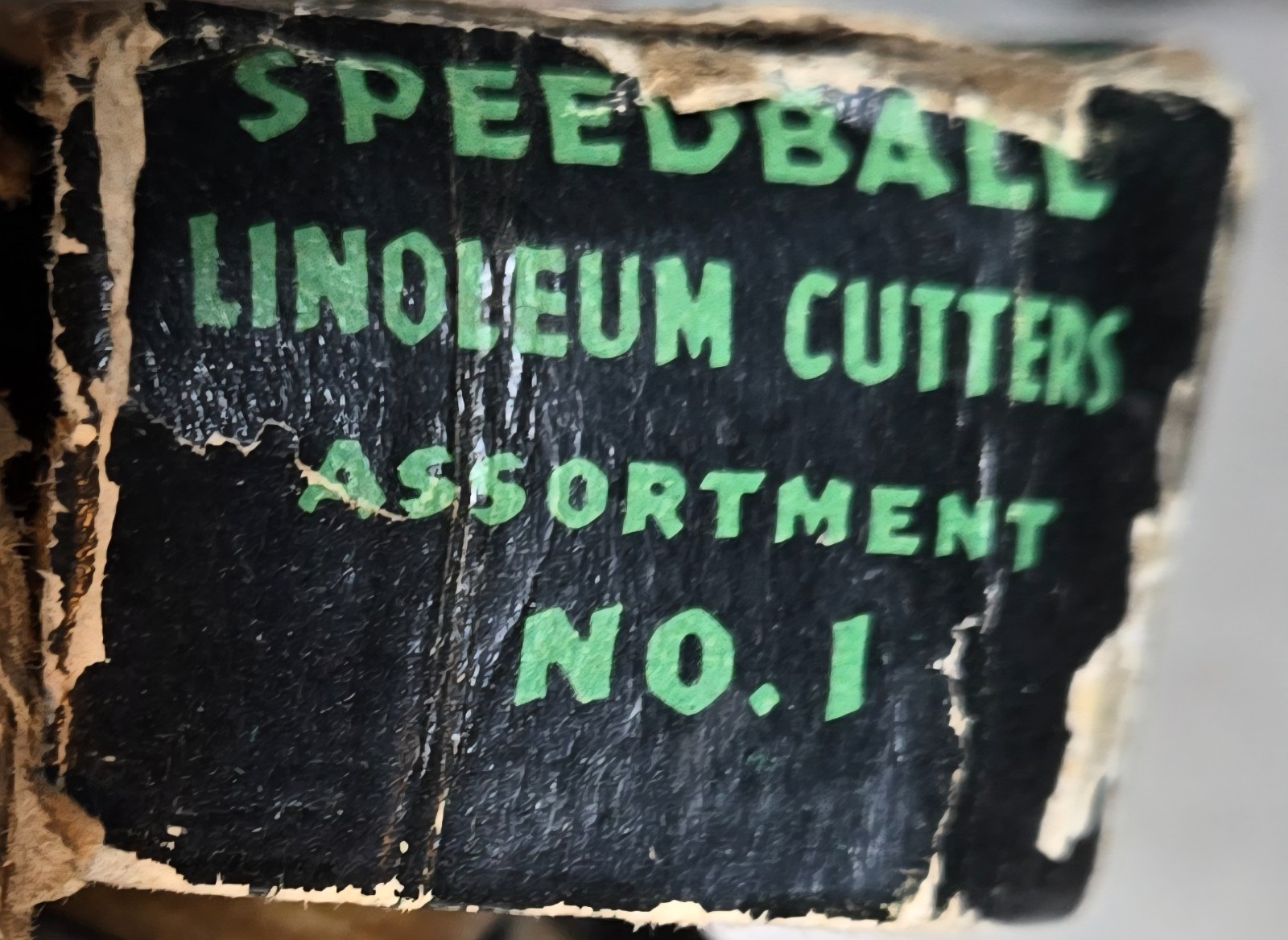 Vintage Speedball Linoleum Cutter +3 Blades Unsure what the 2nd knife is for.