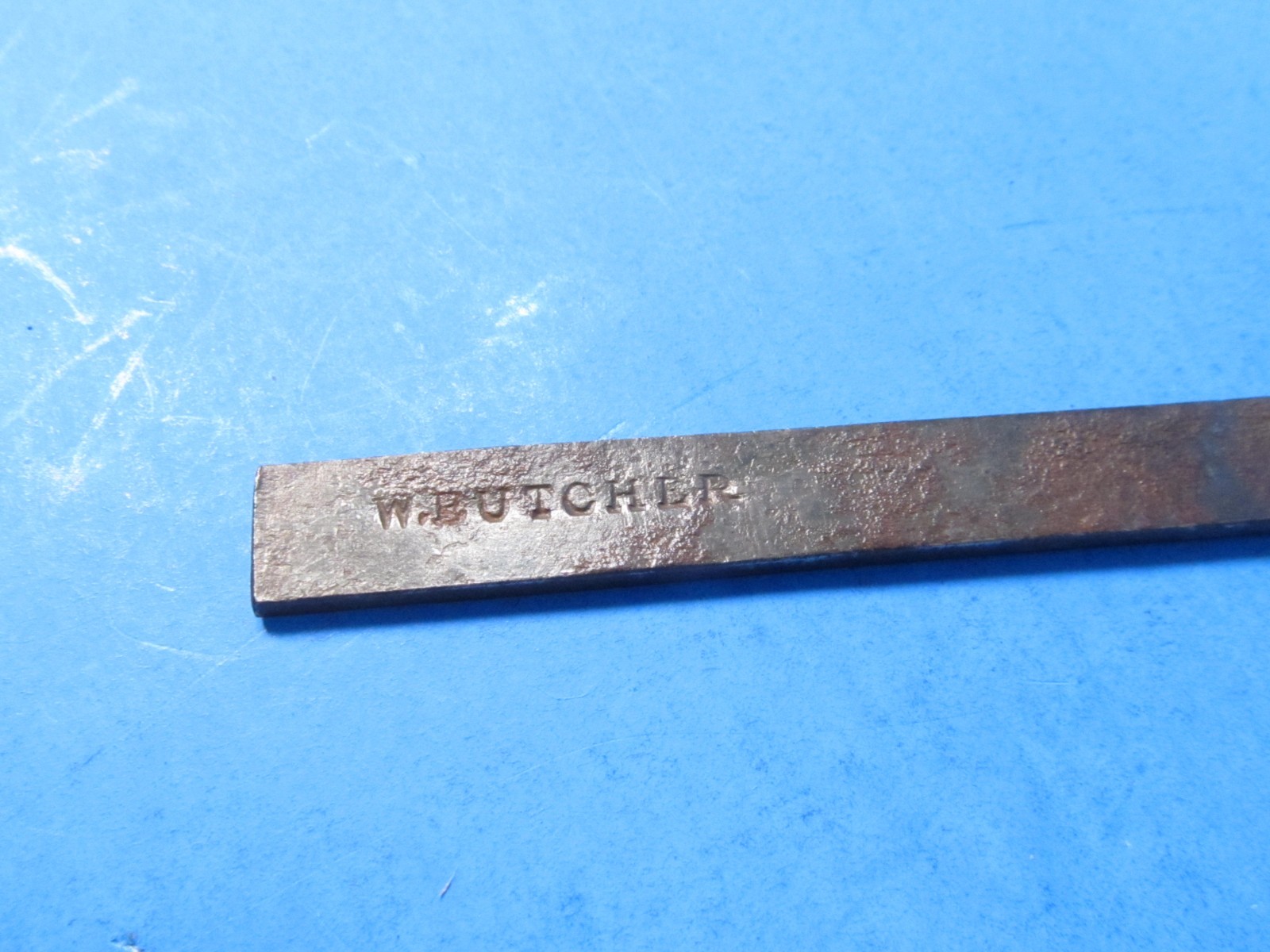C R Wells 10/8 round wood molding plane New Haven, NY w/ Butcher iron & 2* mark