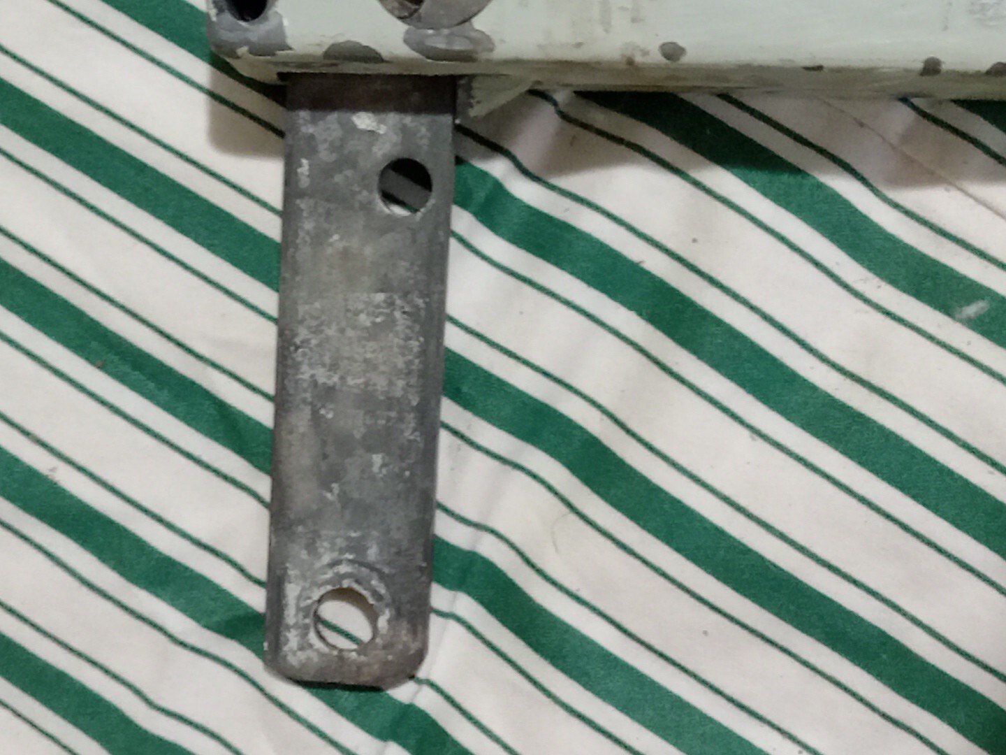 -*{J78} Vintage metal Garage Door Lock/ lever Working (J78)