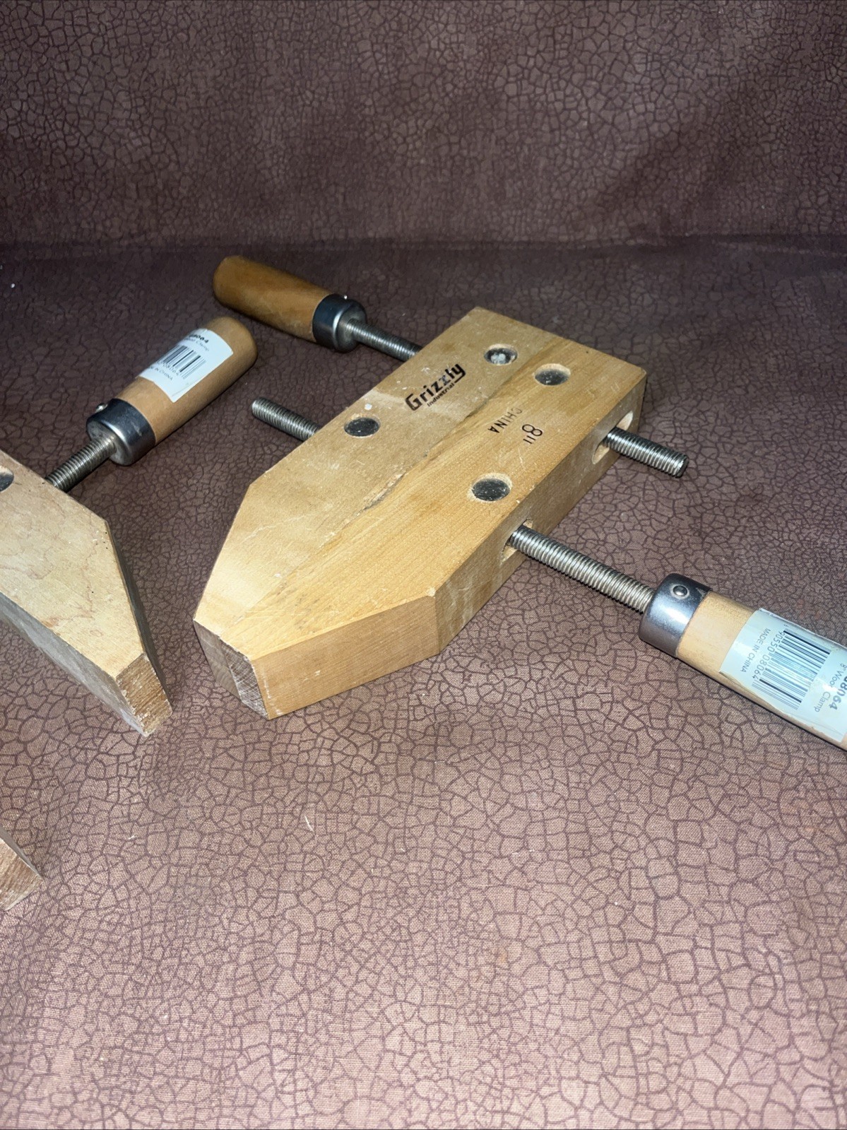 2 Grizzly 8″ Wood Hand Screw Clamps