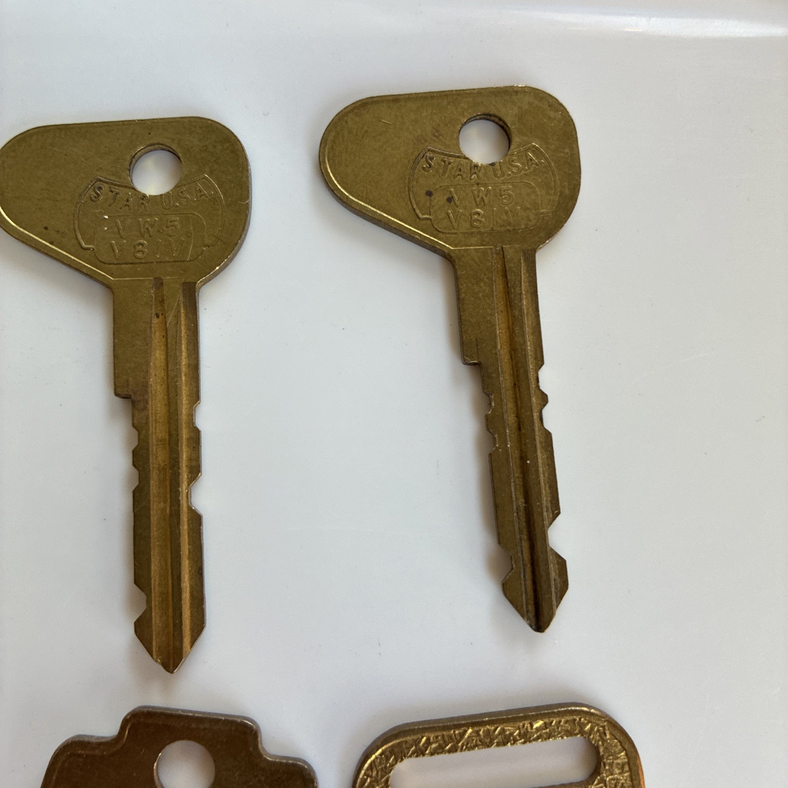 Metal Keys Auto Car Mix Lot of 8 VW HONDA HYUNDAI DATSUN NISSAN Crafts