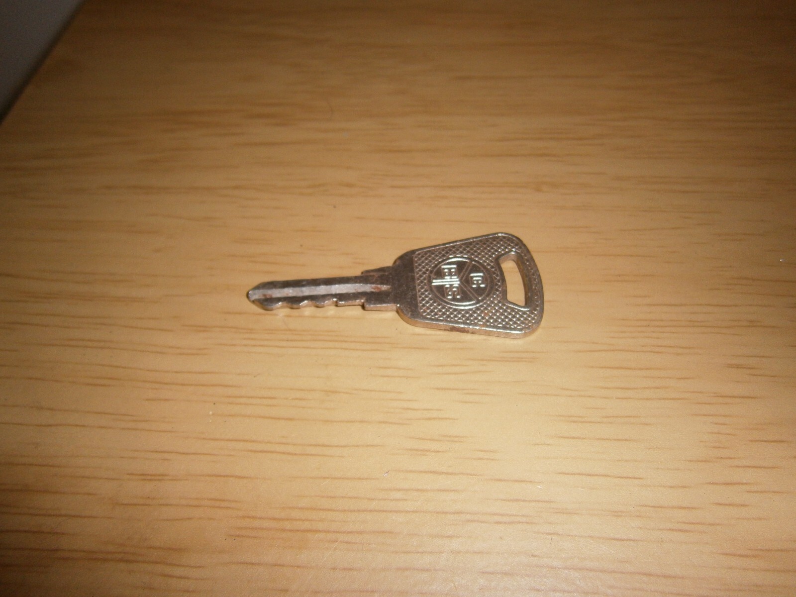 Vintage CBS car key. 5.8.cm. (E5b)
