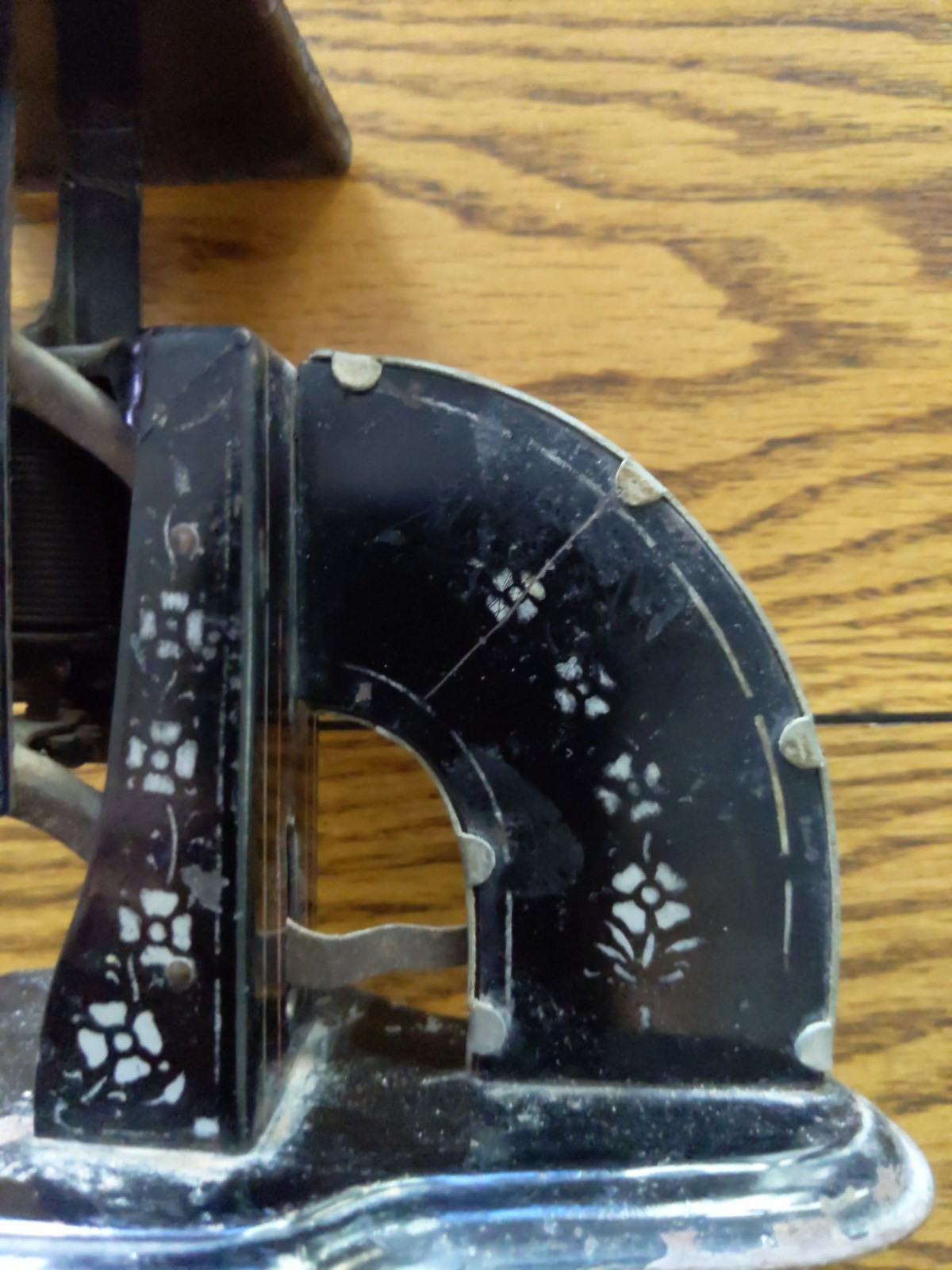 Small antique The Gem Postal Scale Pat. 1904 black with white flowers 8.25″ tall
