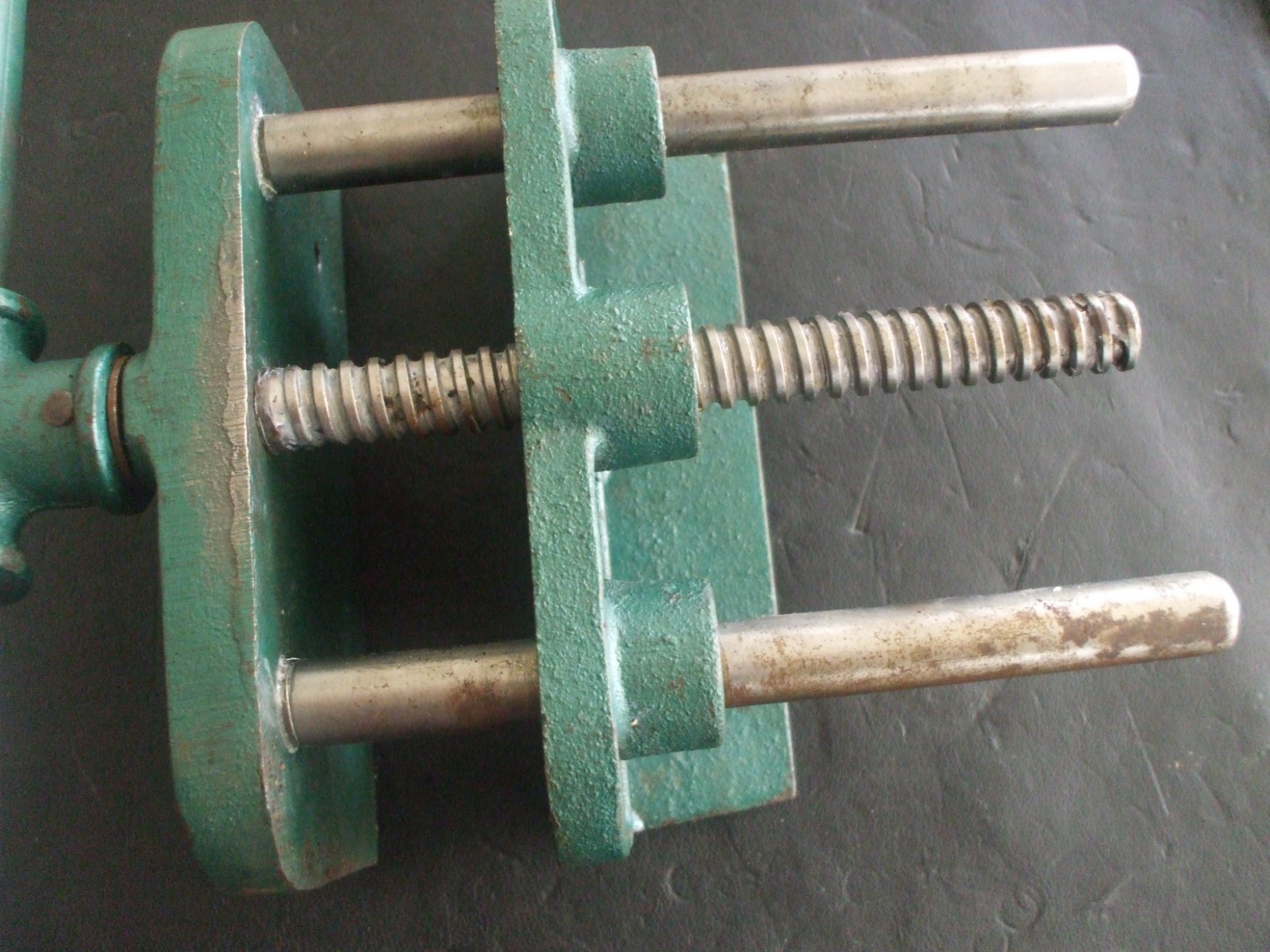 VINTAGE UNDER BENCH MOUNT WOODWORKER VISE