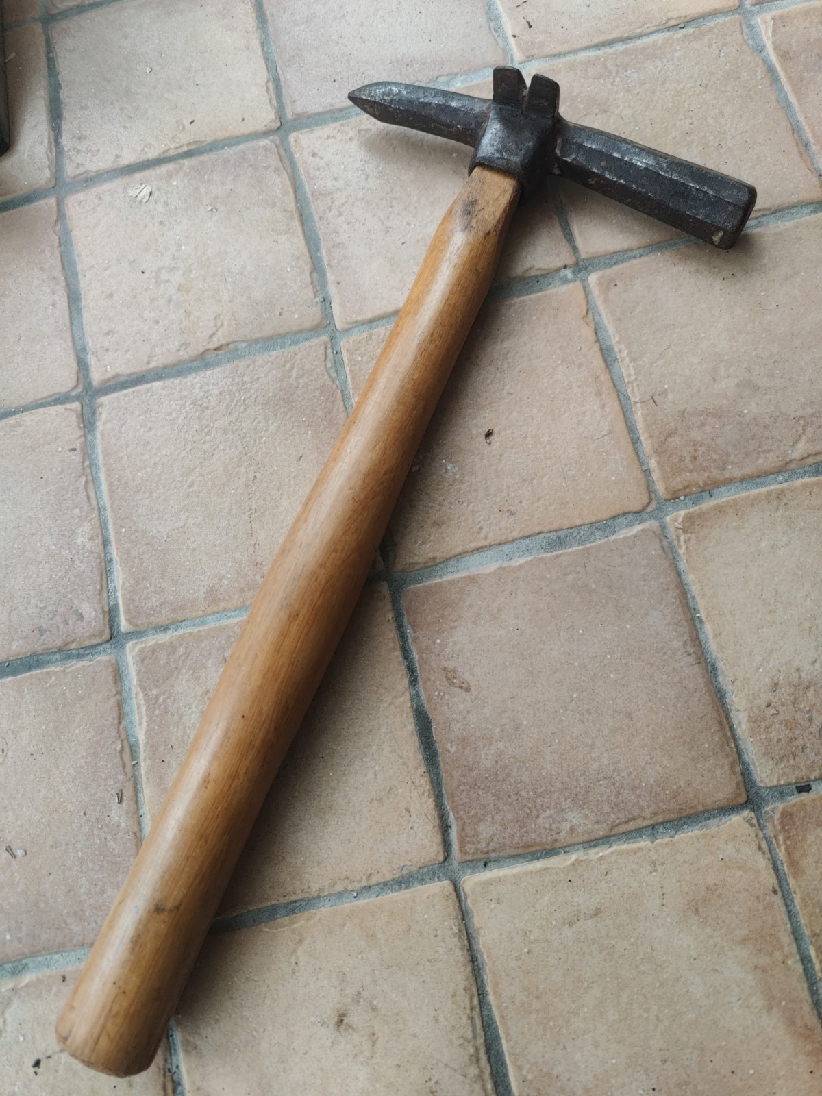 Vintage Coach Trimmers / Roofing Hammer. With ClawUnknown Maker 500g 14″ X 6.25″