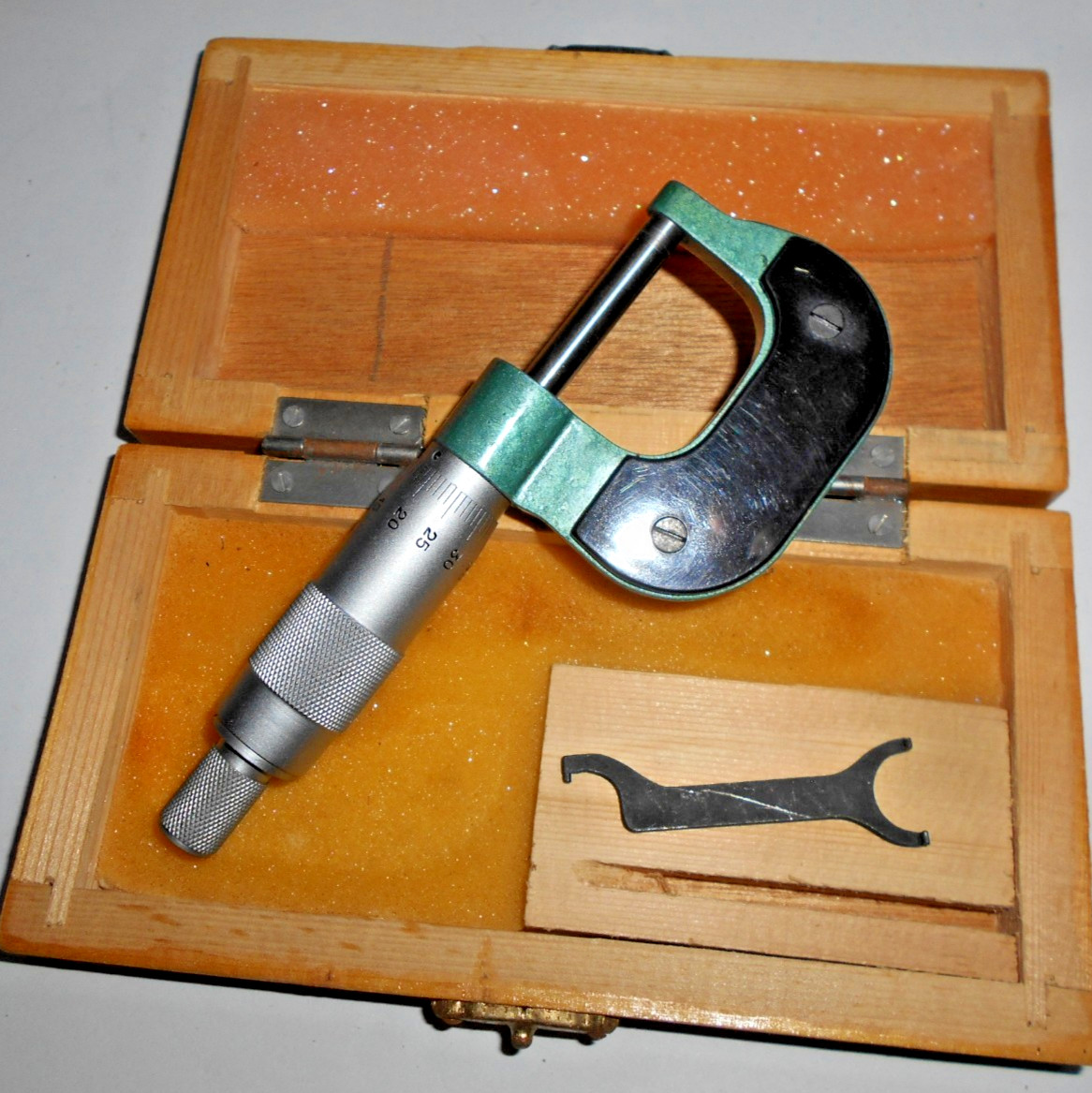 SHANGHIA 01-25MM x 0.01mm Outside Micrometer IN case