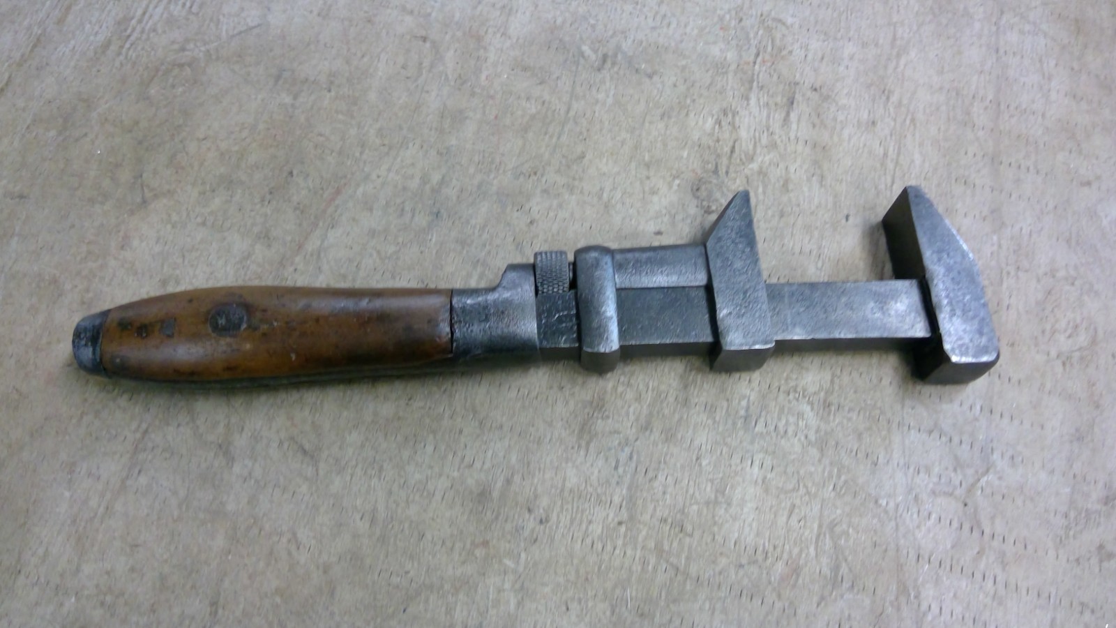 L. COES WRENCH CO. 15” Adjustable Pipe Wrench Wood Handle VINTAGE NICE