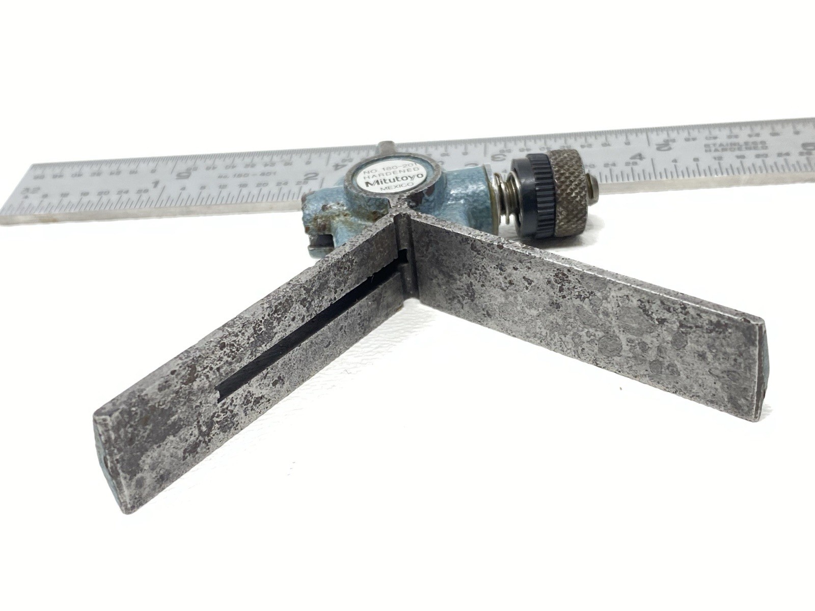 Mitutoyo No. 180-201 Small Center Finder Head & 6″ Stainless A Grad Scale