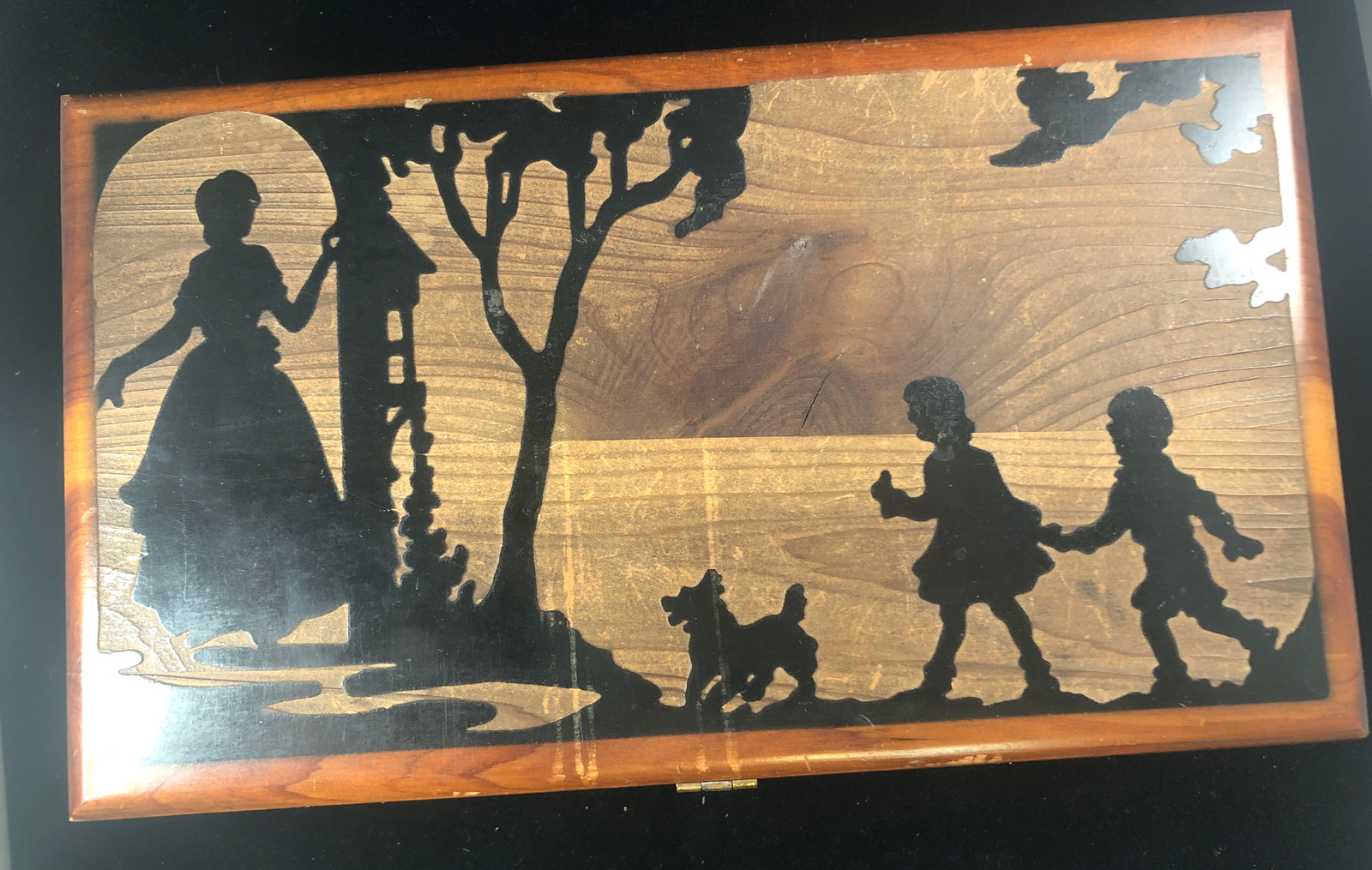 Vintage Pilliod Art Box Silhouette Dog Family 10”x6”x3.25” Dovetail Wood 👀 Desc