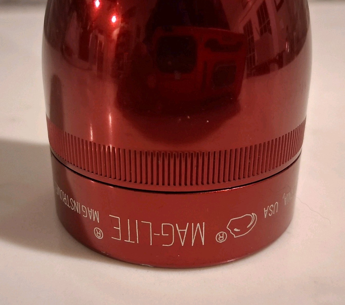 Vintage MAG-LITE 2 “D” cell Red 10″ Flashlight MAGLIGHT Very Good