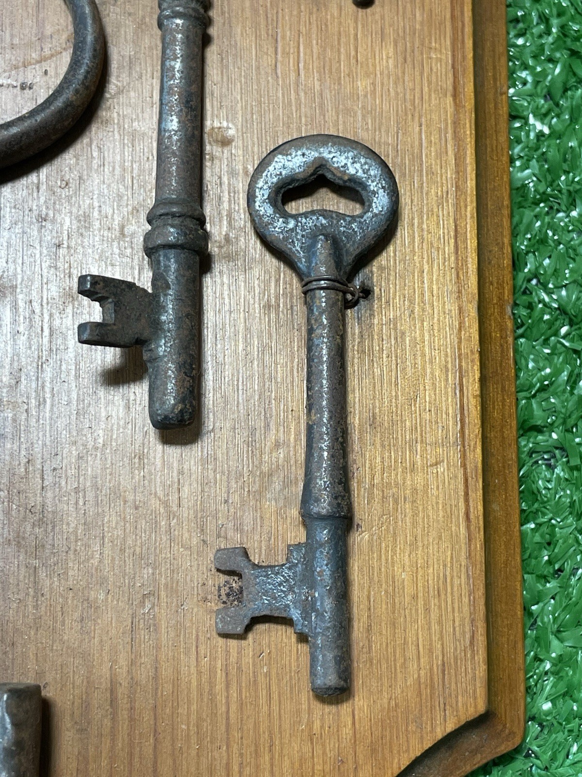 VTG Key Display Mount w Skeleton Keys United States Registry Fob Tag Wall Plaque