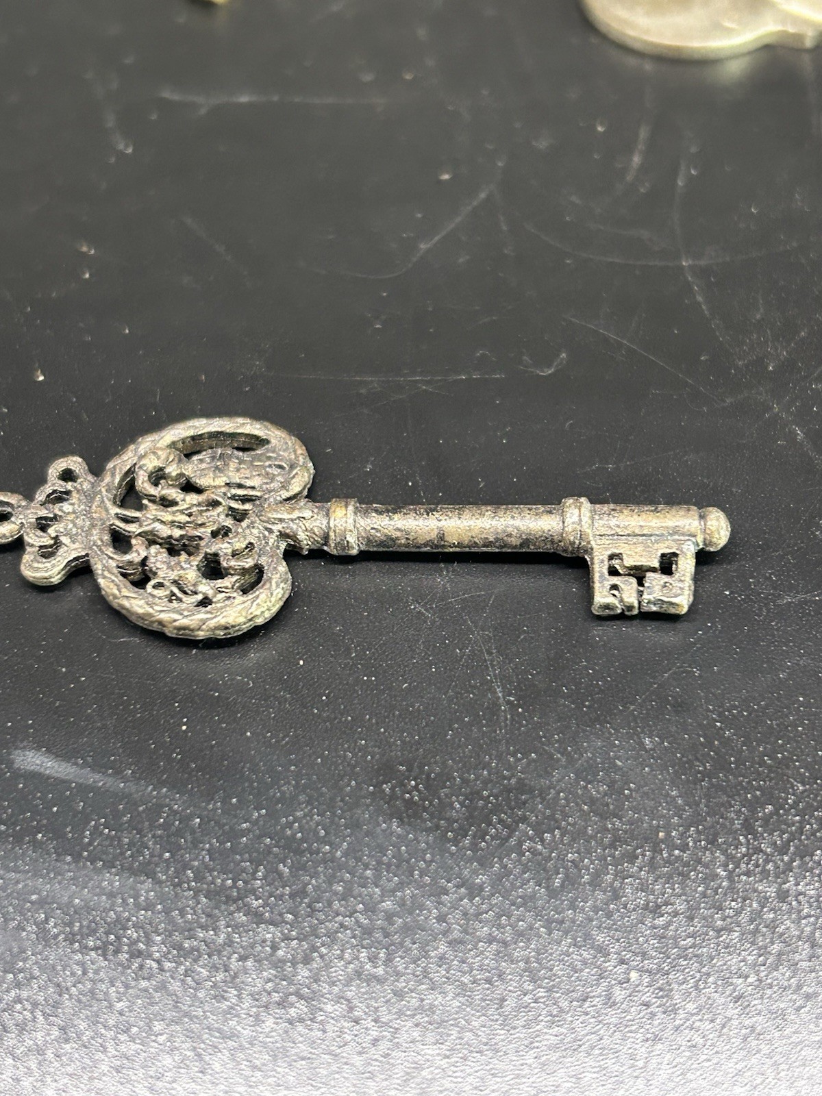 Lot 42 VTG Keys Flat Lock Skeleton Padlock House Brass Metal Alum Car Crafting