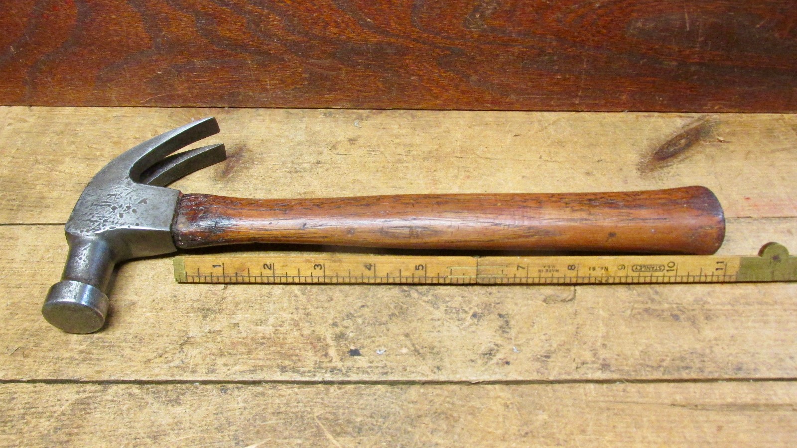 VINTAGE PLUMB 16OZ CLAW HAMMER W ORIGINAL HICKORY HANDLE – VERY NICE – USA