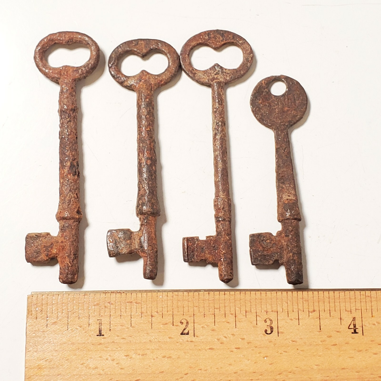 4 Vintage Super Rusted Corroded Solid Barrel Skeleton Keys Approx 2.75″ – 3.25″