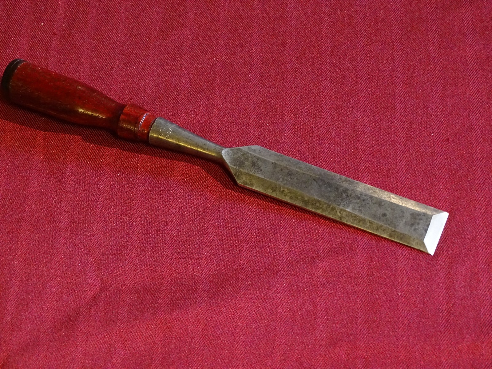 Stanley Made in USA 1-1/4″ Chisel with Red Hickory Handle Sharp and Honed VGC