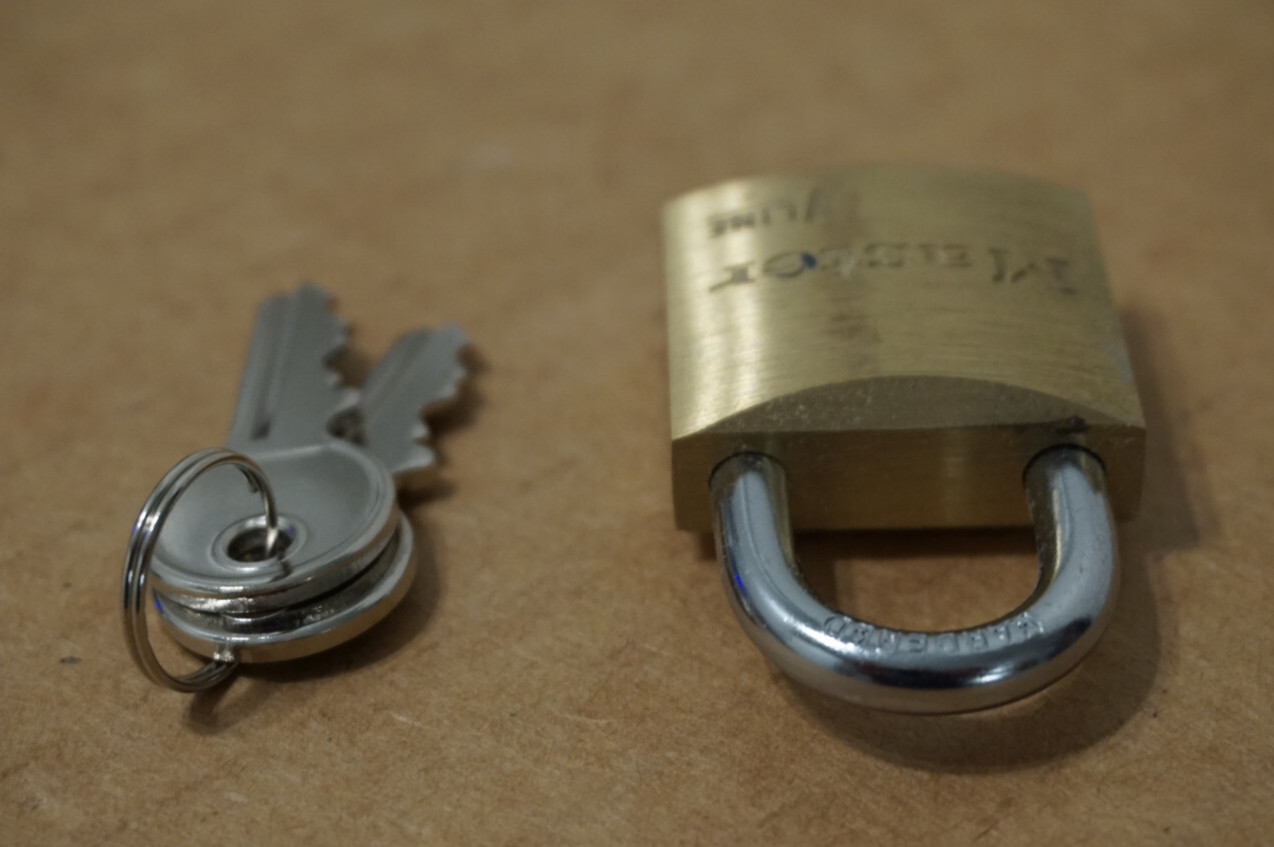 Master Lock V-Line Keyed Padlock – 4YH22 / 4130KAWWG