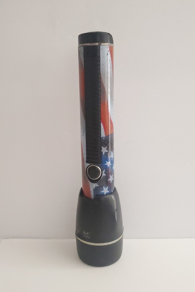 Vtg 12″ Coleman Outdoor 2 in 1 Flashlight Spotlight American USA Flag Worn Works