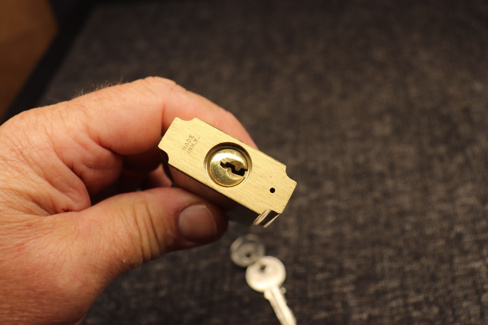 Vintage Franklin Brass Pin Thimble Padlock 2 Original Keys Hong Kong PRISTINE !