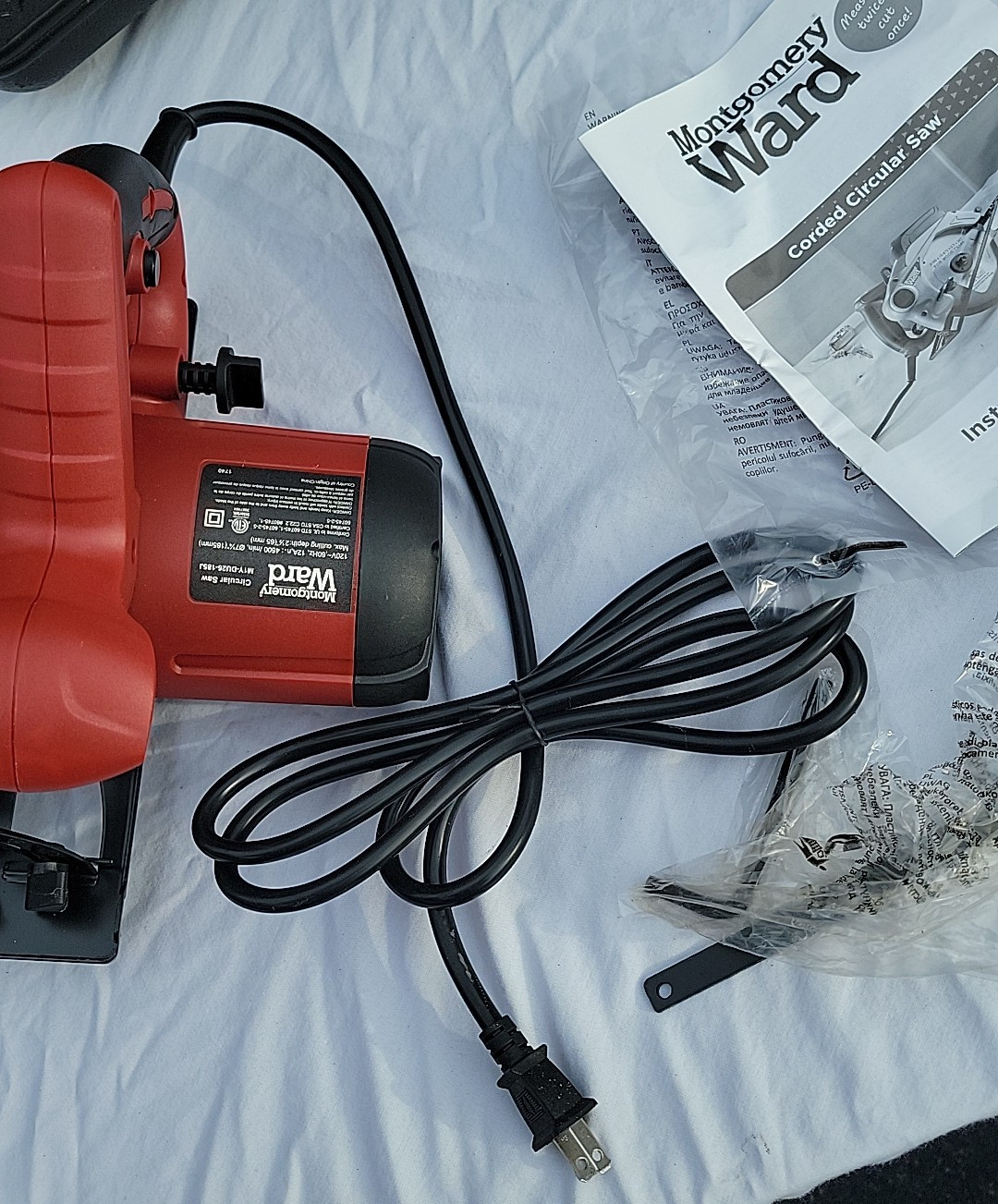 Montgomery WARD’S 12 A 120 V. 7-1/4″ CIRCULAR SAW M1Y-DU26-185J Case & BLADE